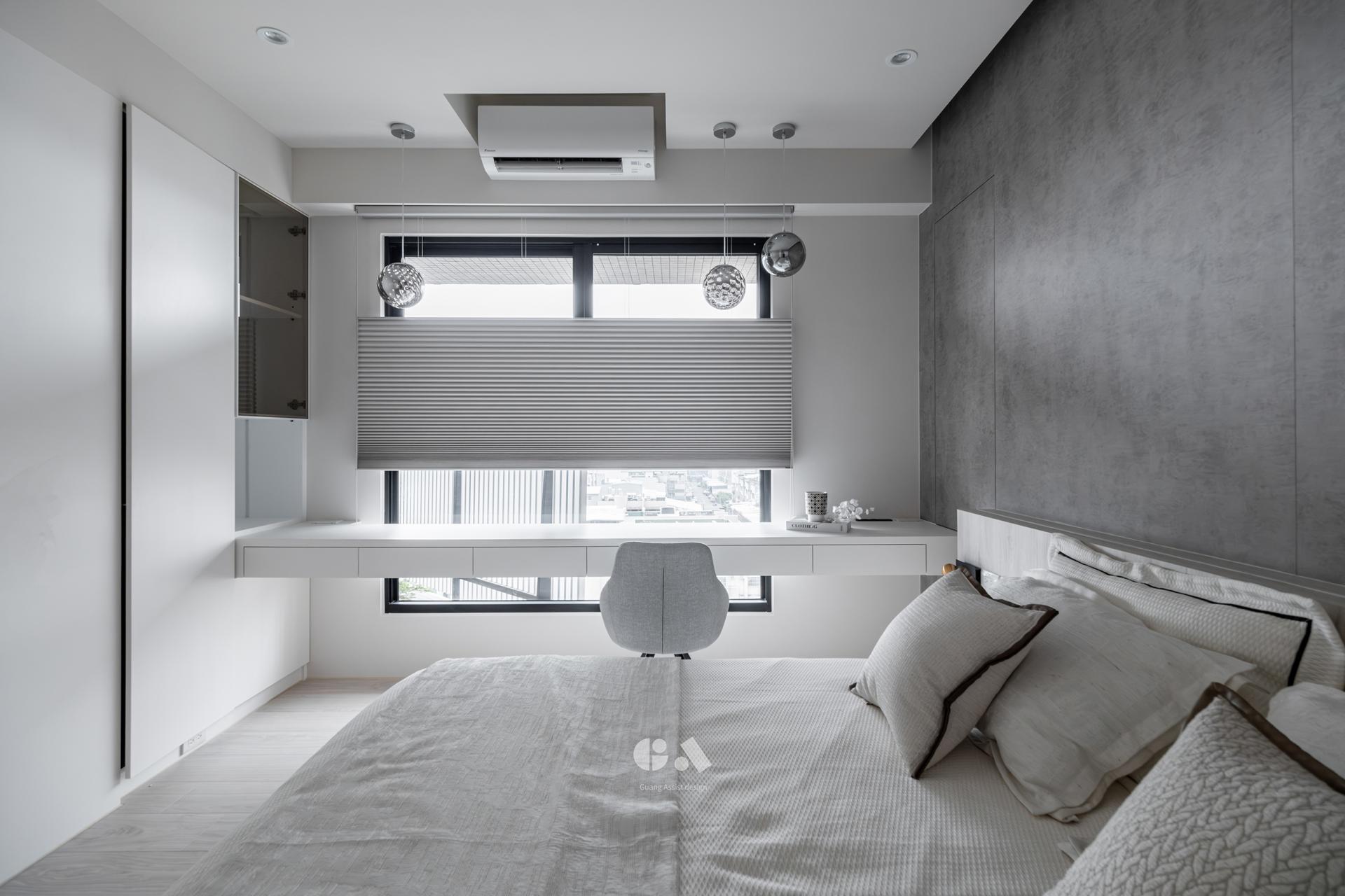 London Design Awards Winner - Frozen Moon
