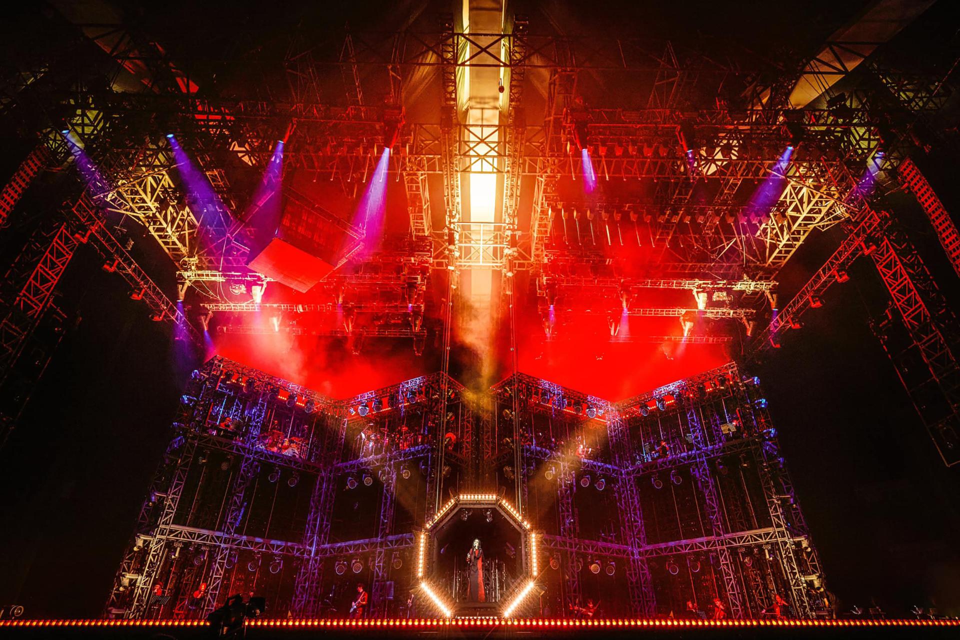 London Design Awards Winner - Lala Hsu's Sometimes, Less is More Concert Tour