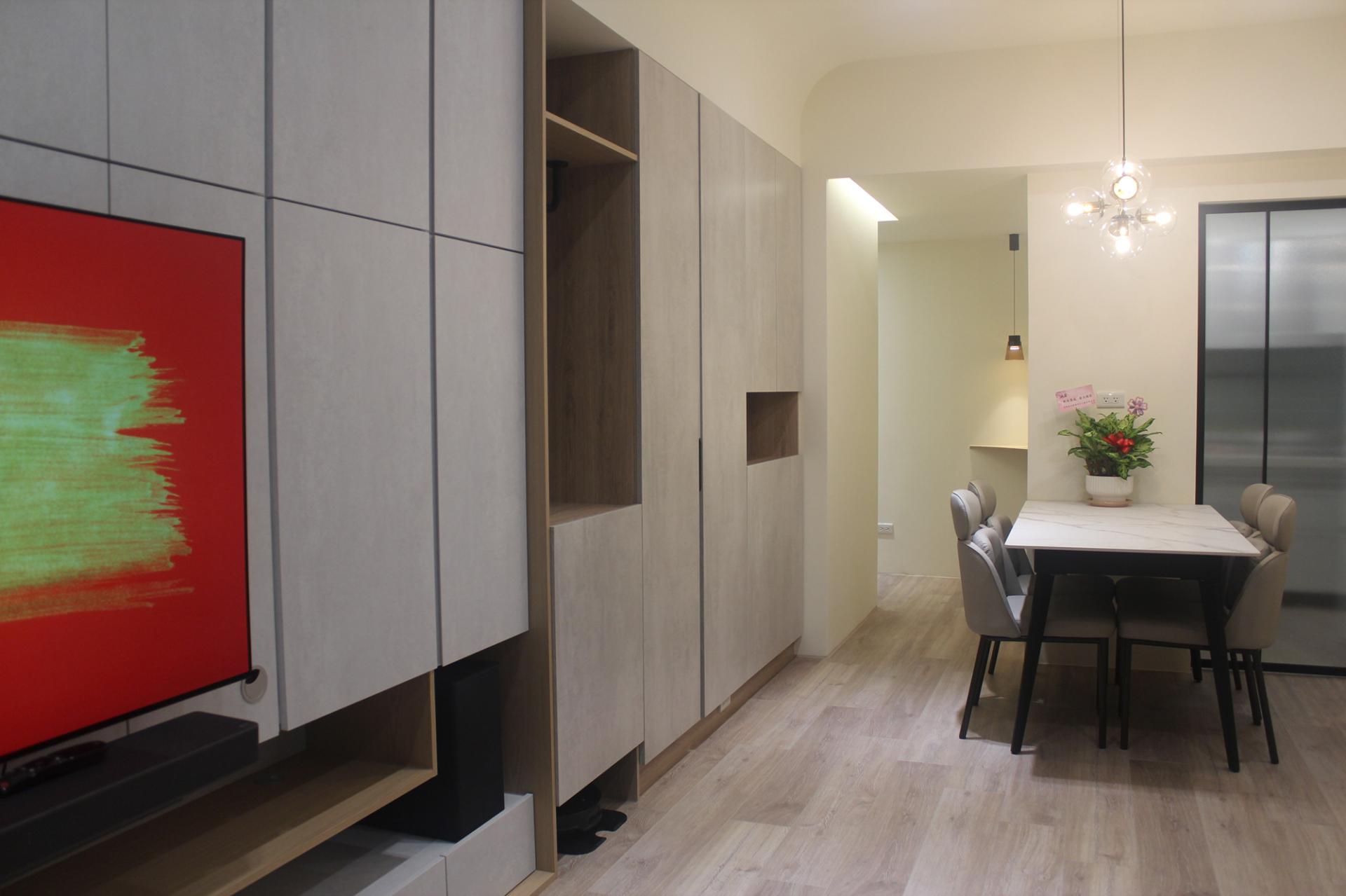 London Design Awards Winner - Radiant Arc Embrace