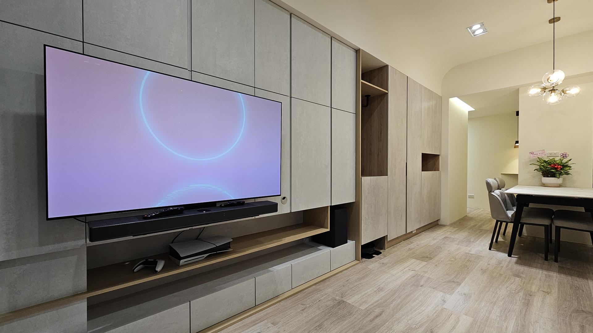 London Design Awards Winner - Radiant Arc Embrace