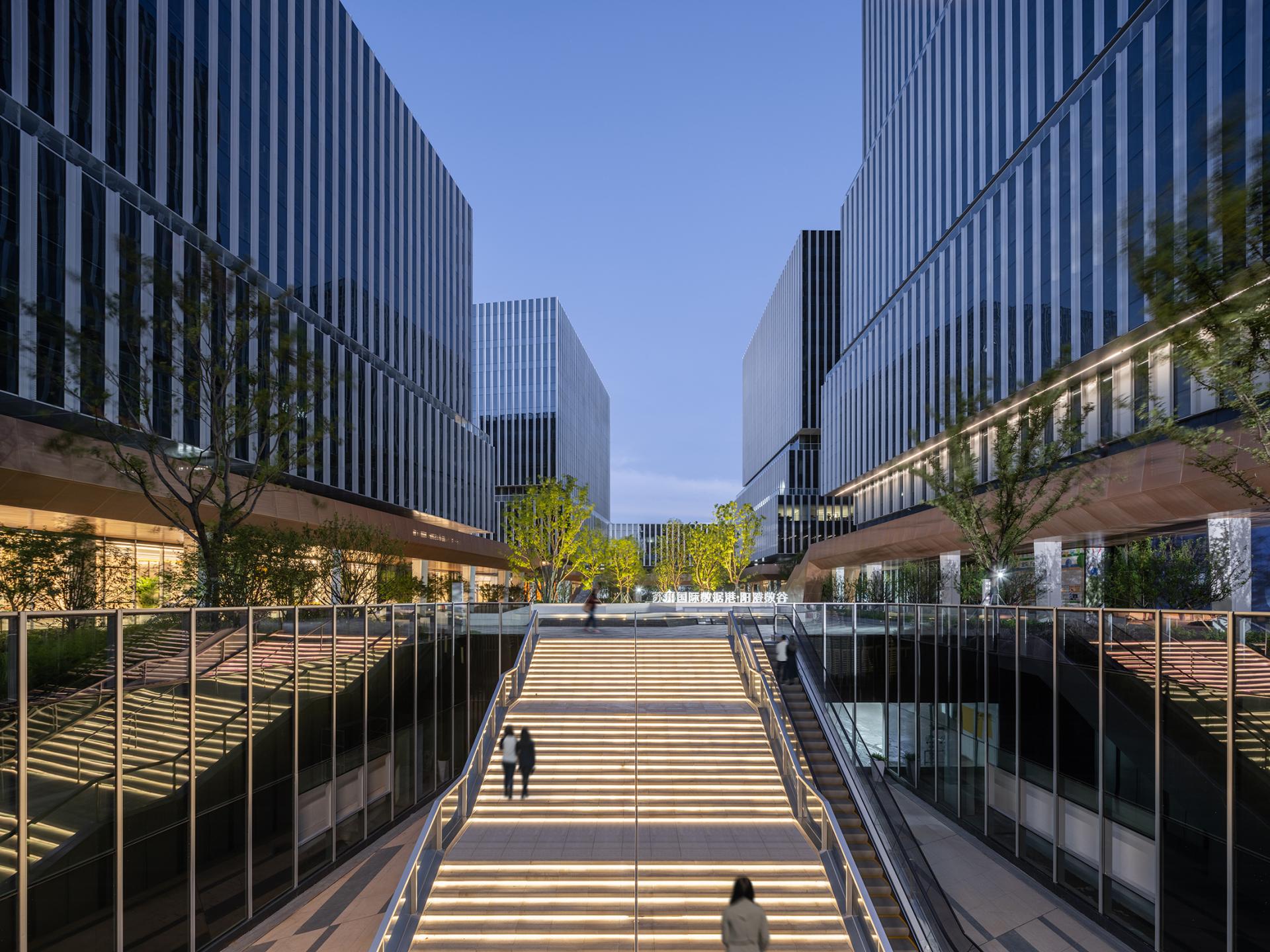 London Design Awards Winner - SUNGENT I-CENTER