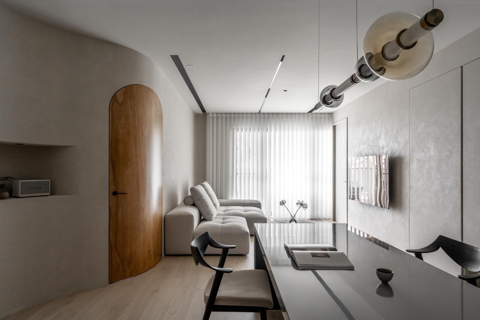 London Design Awards Winner - Curved Coastal Haven
