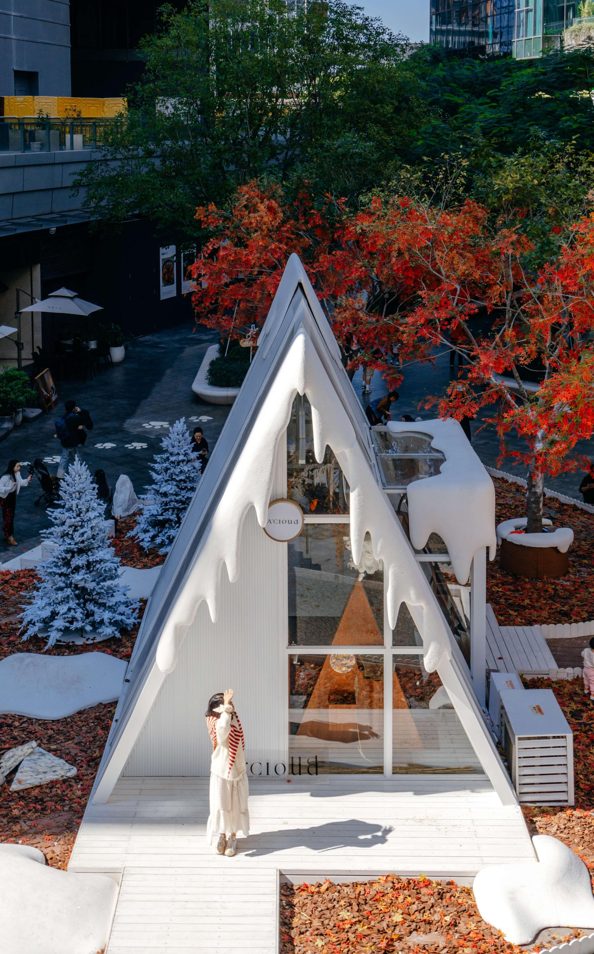 London Design Awards Winner - REALM OF THE SNOW AND ICE