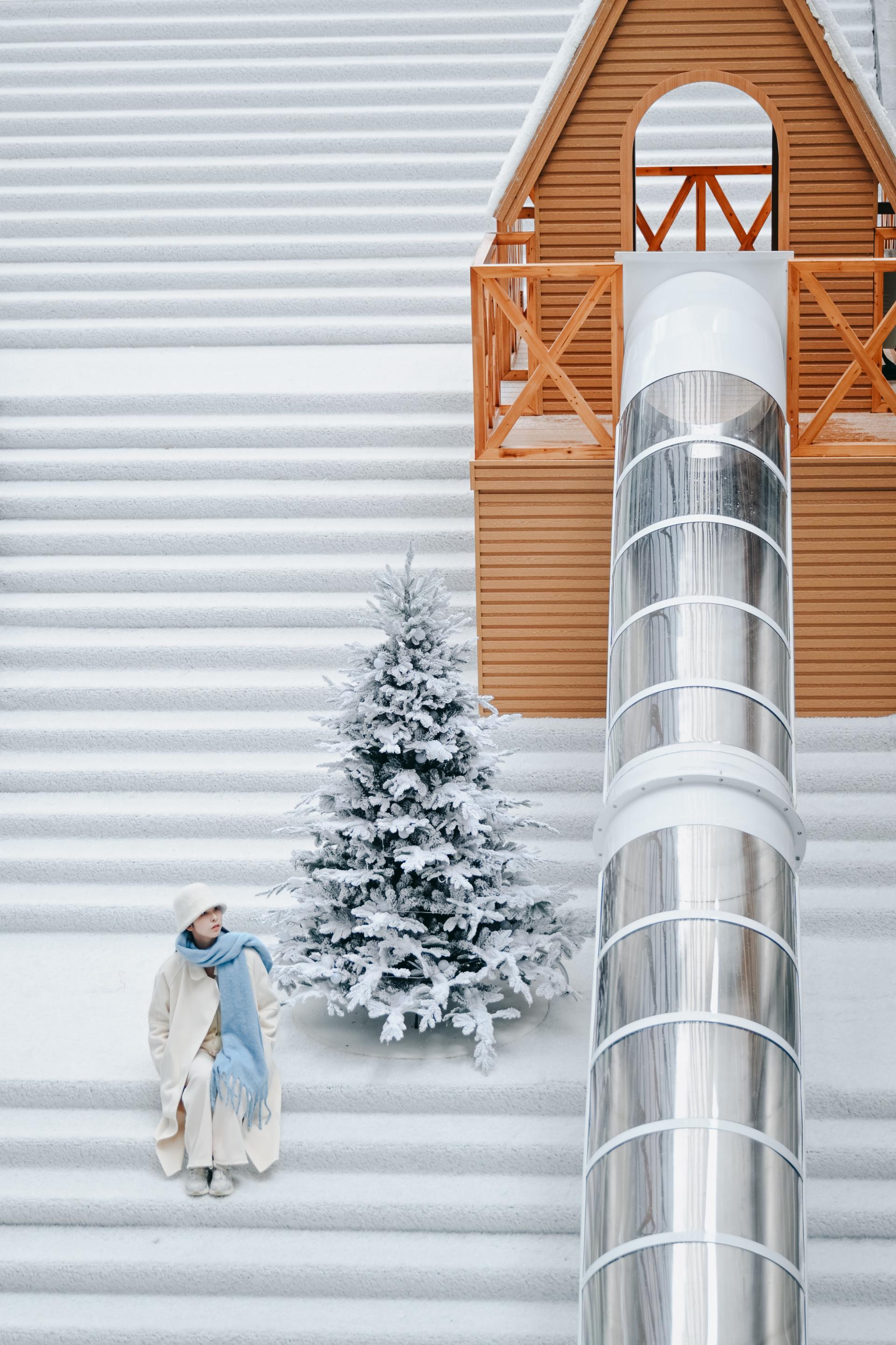 London Design Awards Winner - REALM OF THE SNOW AND ICE