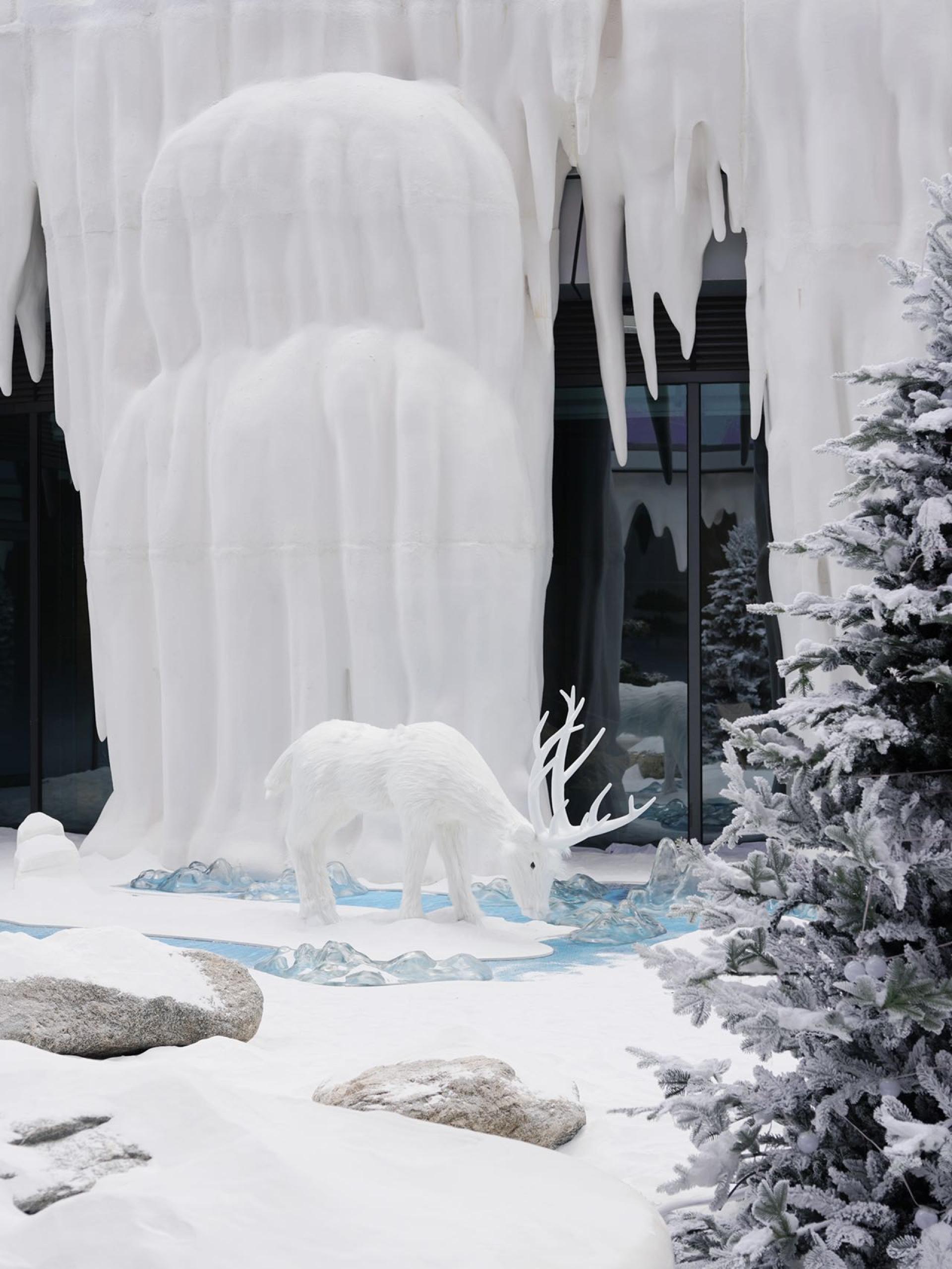 London Design Awards Winner - REALM OF THE SNOW AND ICE