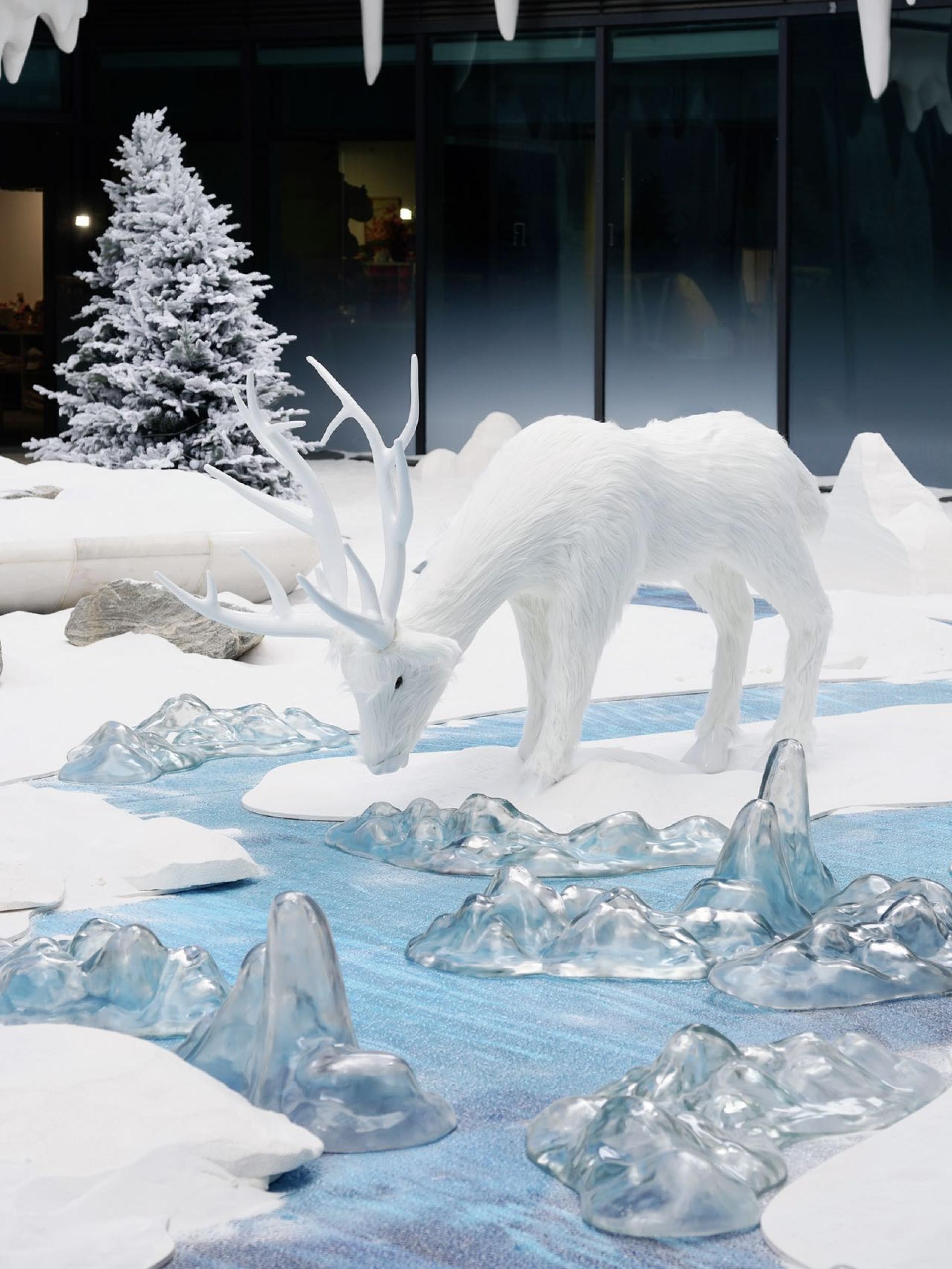 London Design Awards Winner - REALM OF THE SNOW AND ICE