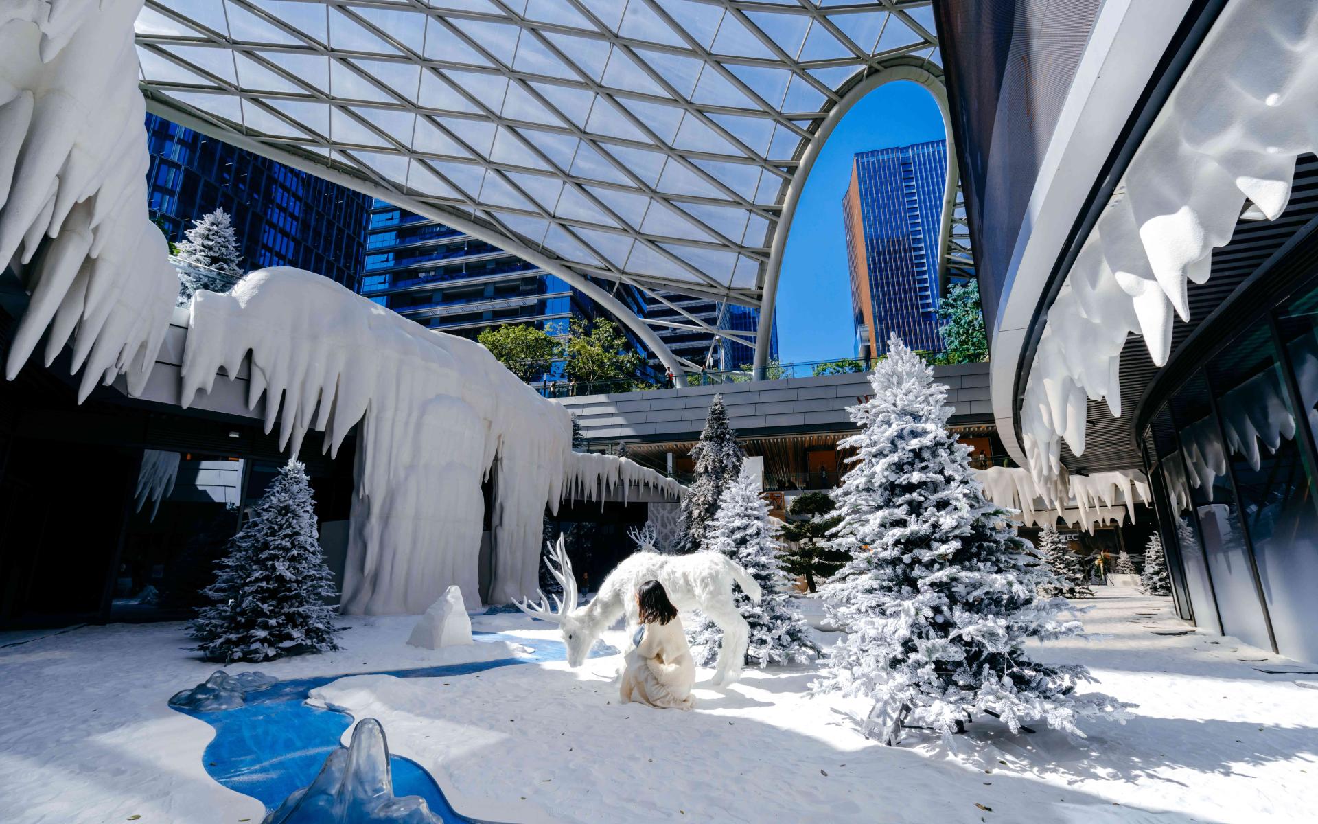 London Design Awards Winner - REALM OF THE SNOW AND ICE