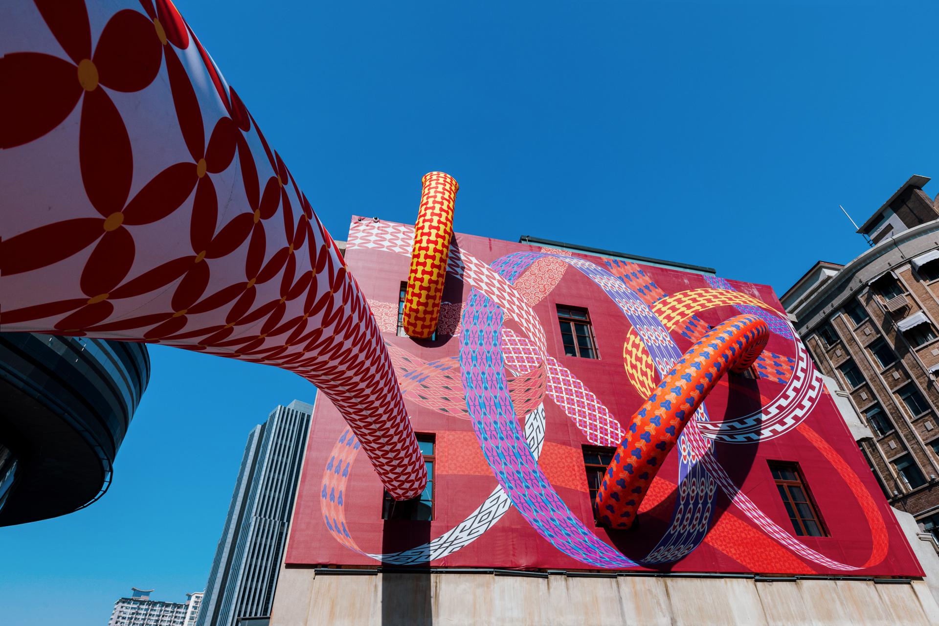 London Design Awards Winner - Mystical Serpent: Light Art Installation 