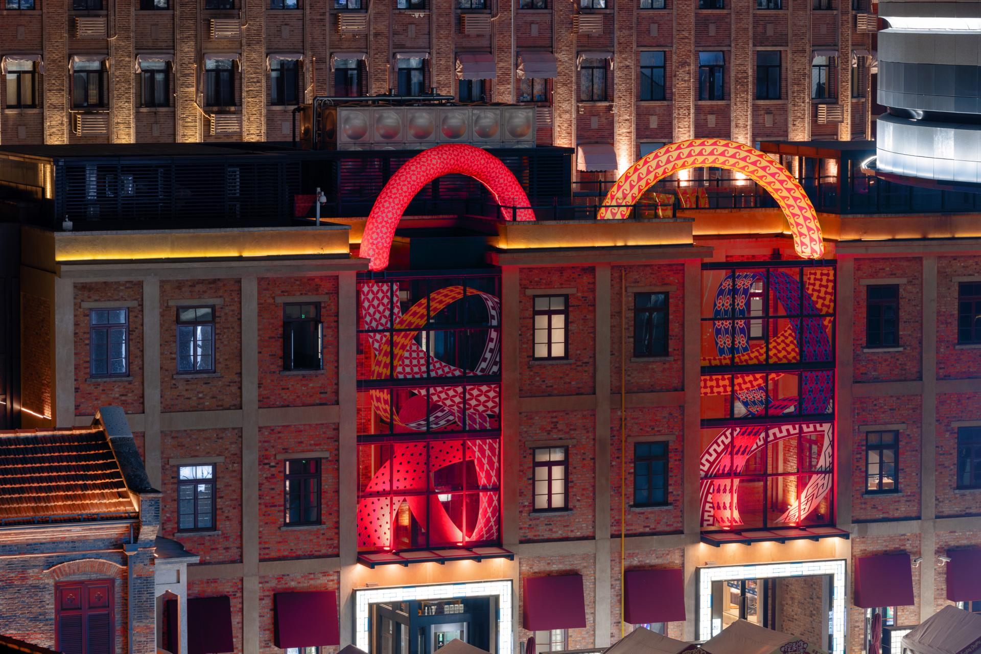 London Design Awards Winner - Mystical Serpent: Light Art Installation 