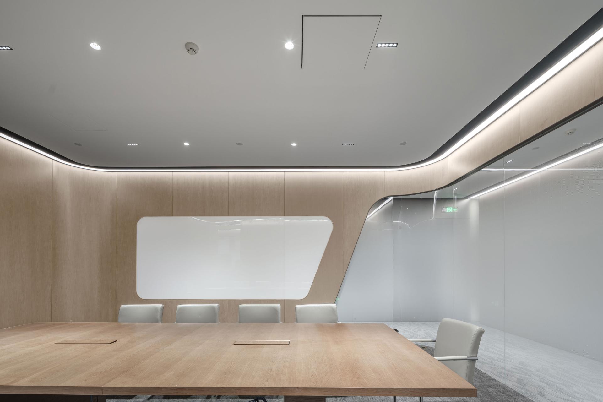 London Design Awards Winner - Flowing Art
