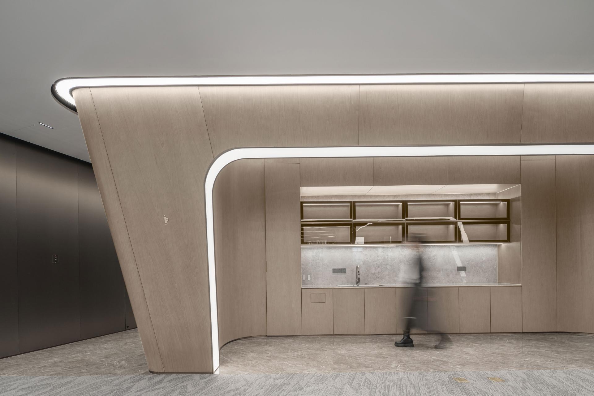 London Design Awards Winner - Flowing Art