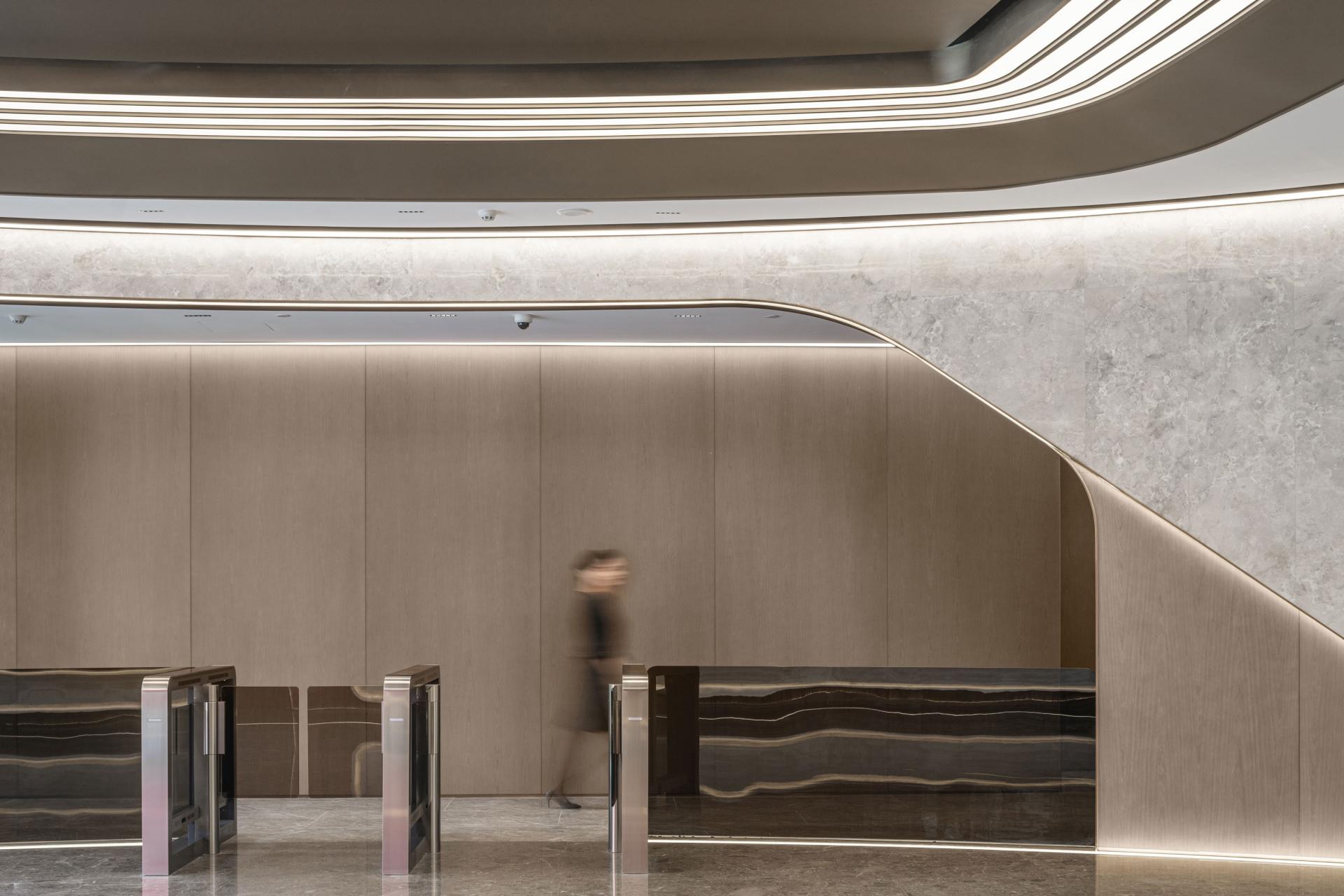 London Design Awards Winner - Flowing Art