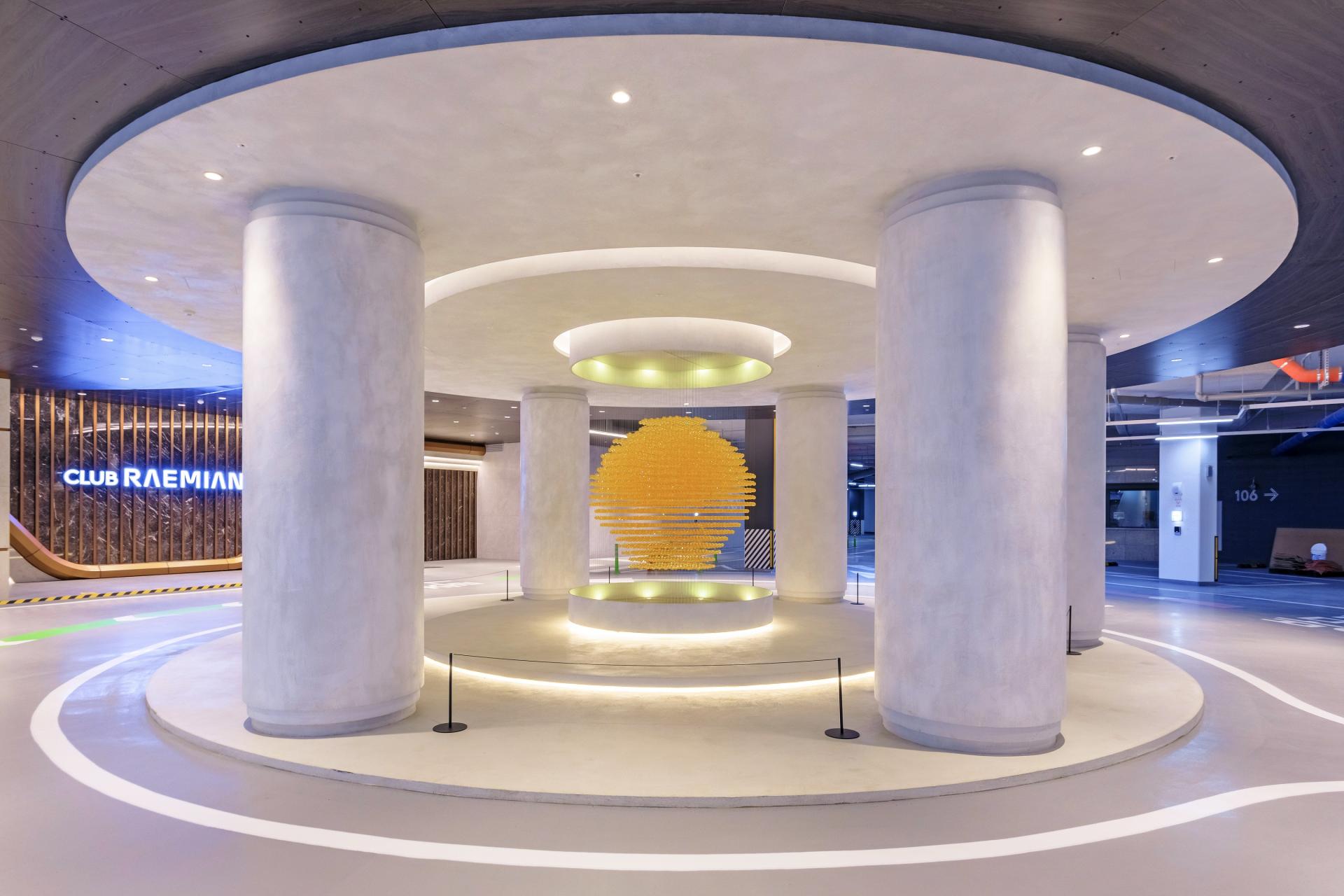 London Design Awards Winner -  RAEMIAN ONE PENTAS timeless landmark