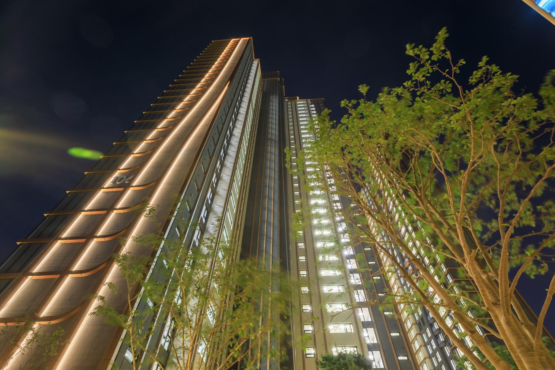 London Design Awards Winner -  RAEMIAN ONE PENTAS timeless landmark