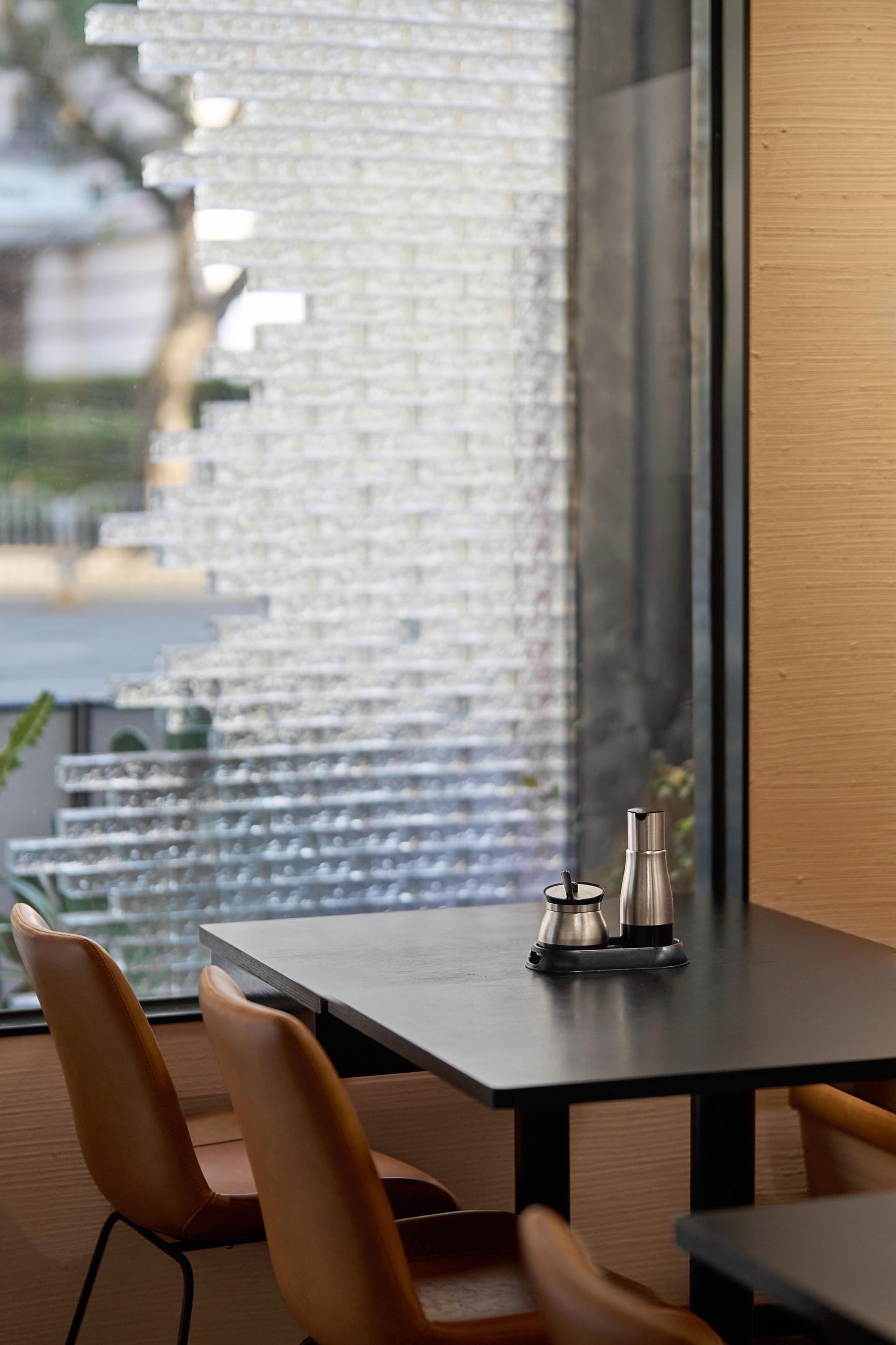 London Design Awards Winner - MANFULL RESTAURANT