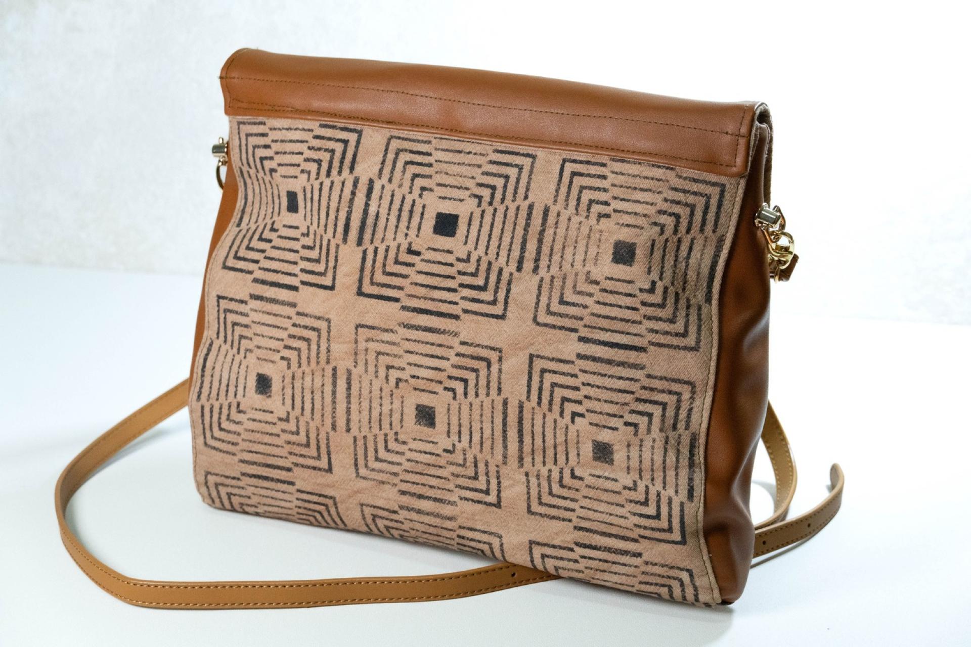 London Design Awards Winner - A Fluid Vision of Tradition: Persimmon Dyeing Bag Project