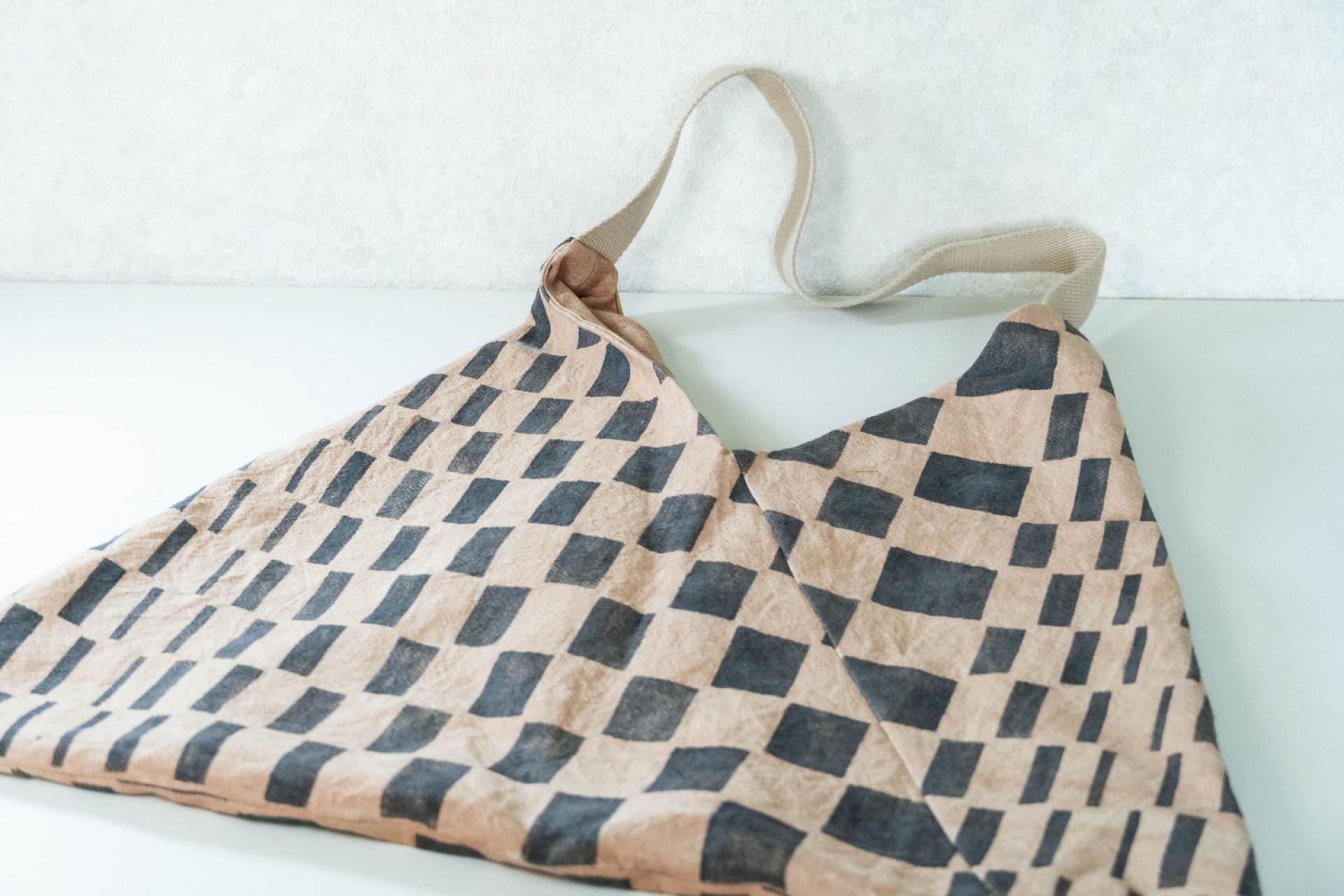 London Design Awards Winner - A Fluid Vision of Tradition: Persimmon Dyeing Bag Project