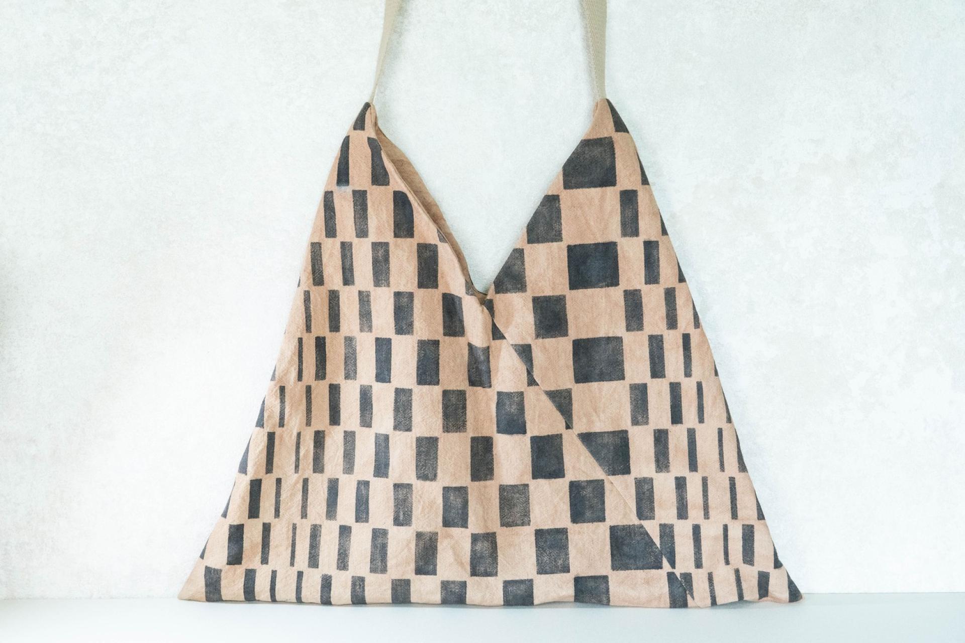 London Design Awards Winner - A Fluid Vision of Tradition: Persimmon Dyeing Bag Project