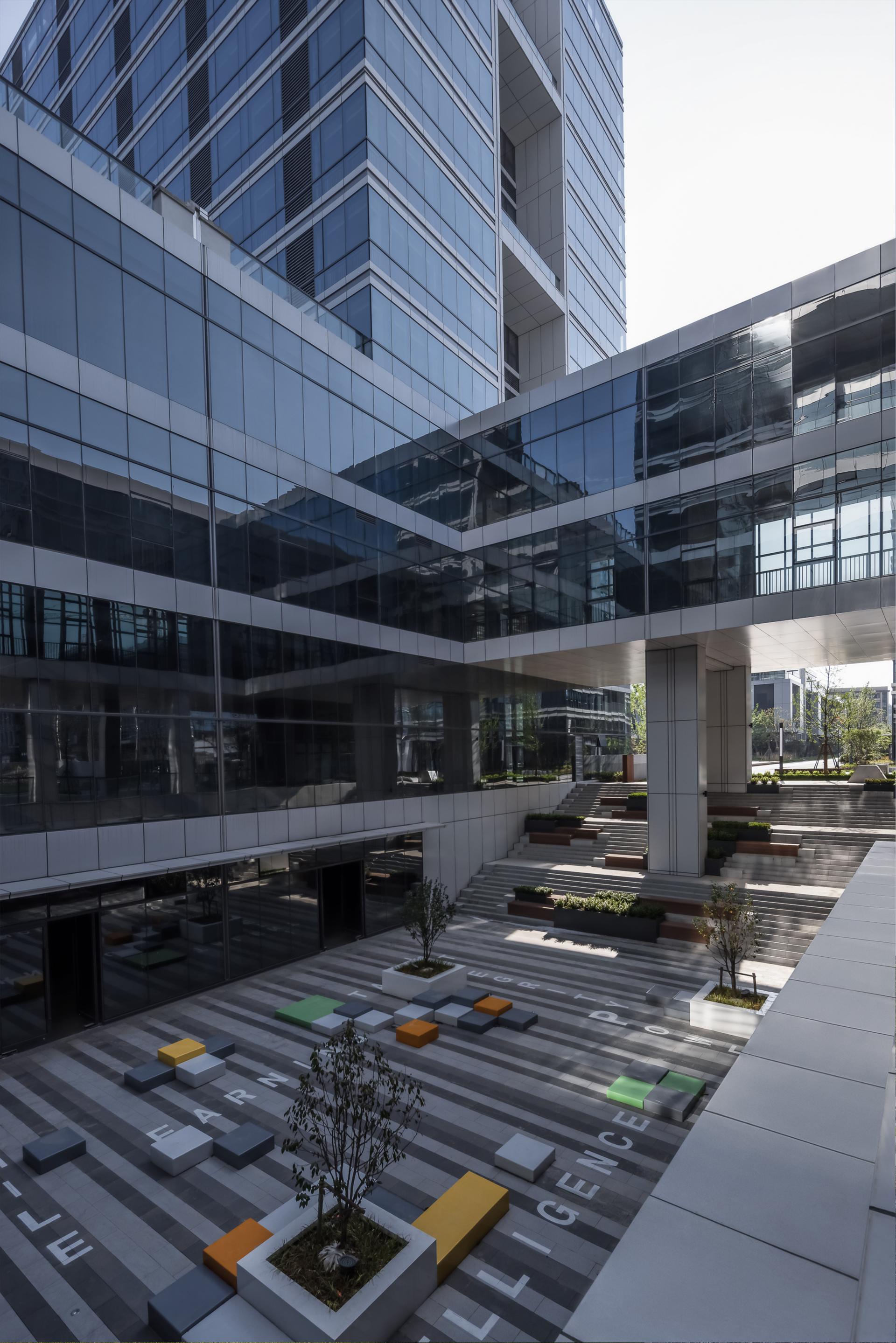London Design Awards Winner - TIANMU MEDICINE  PORT SMALL AND MICRO VENTURE PARK