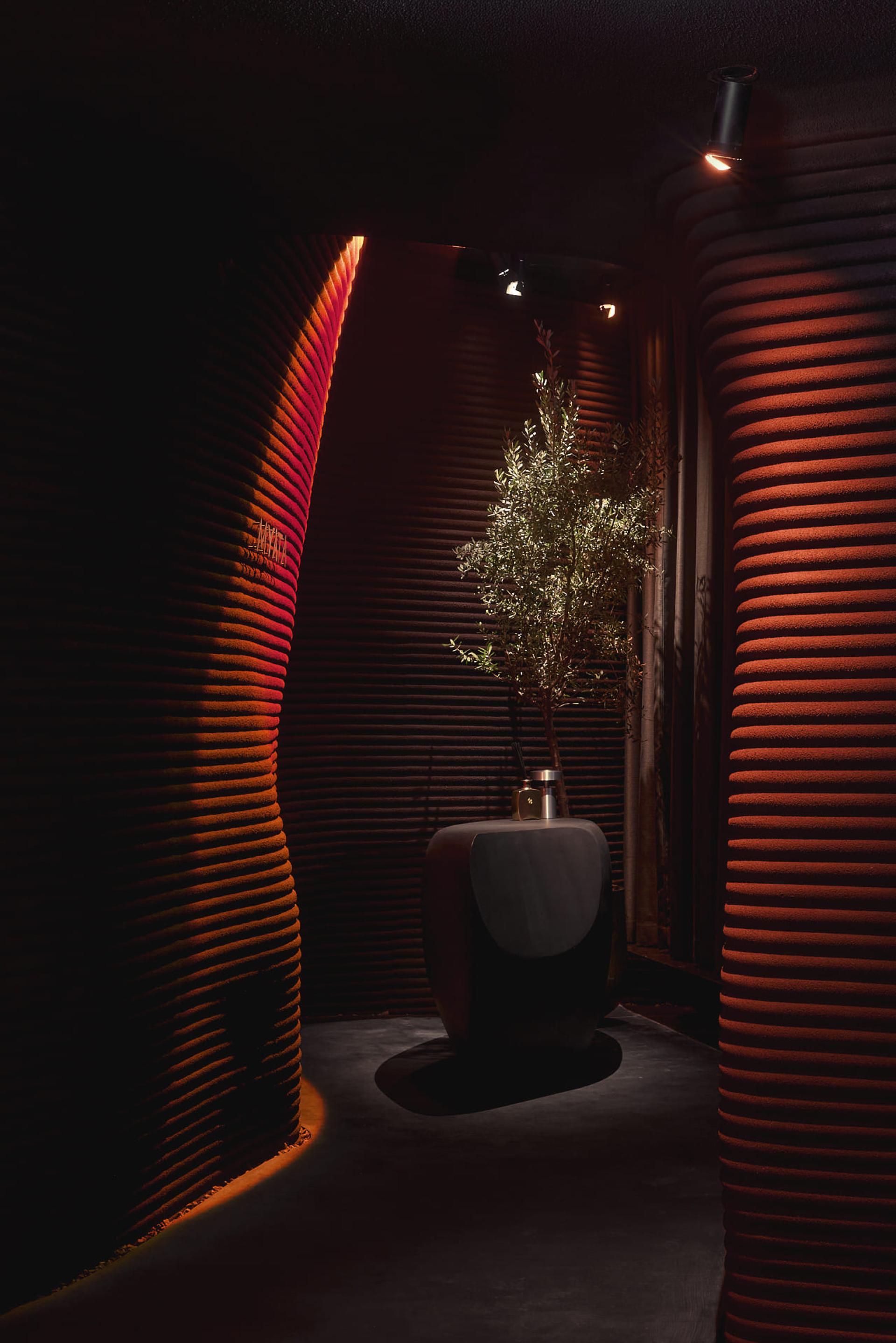 London Design Awards Winner - MYATA Platinum restaurant
