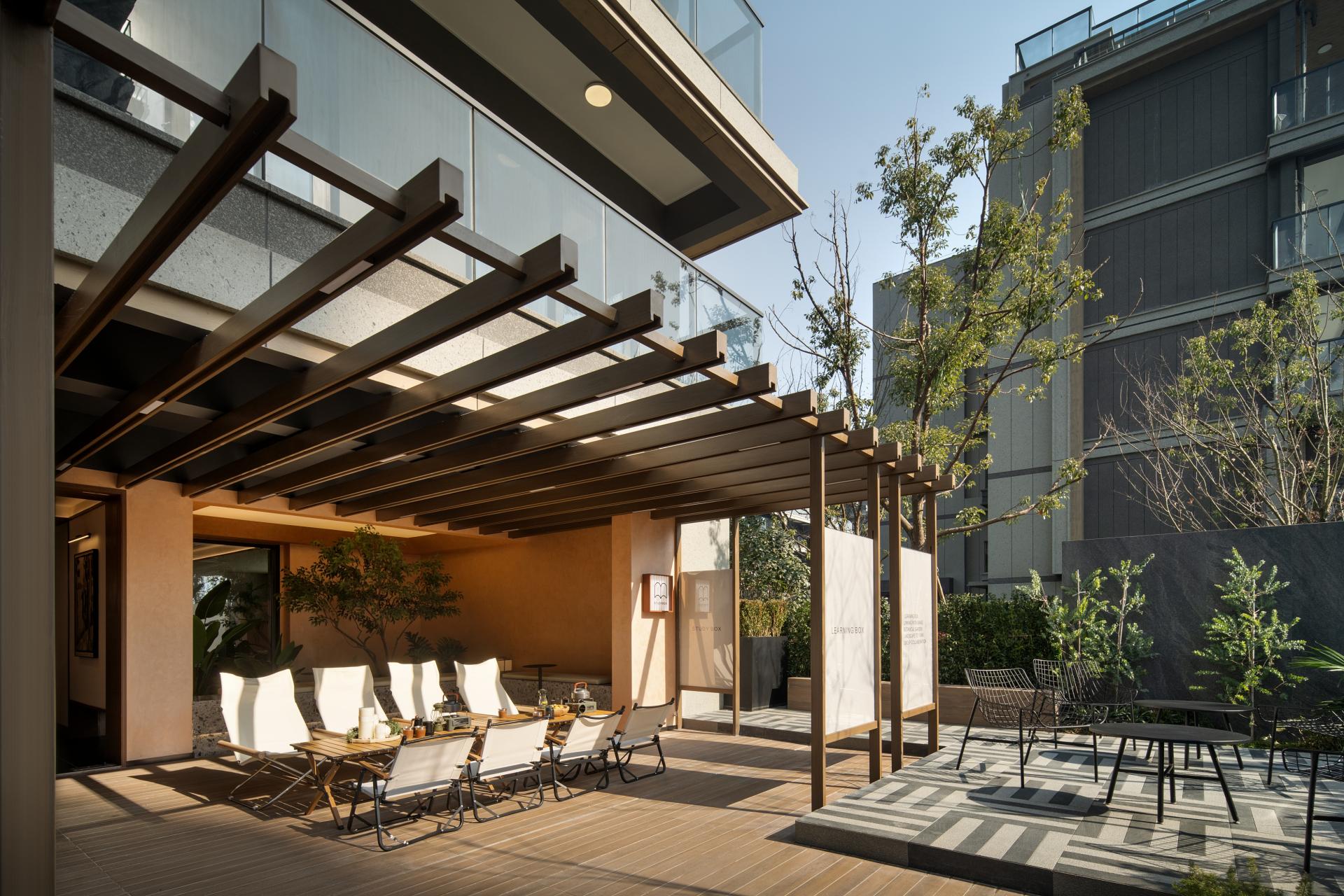 London Design Awards Winner - Urban Xanadu Open Floor Design