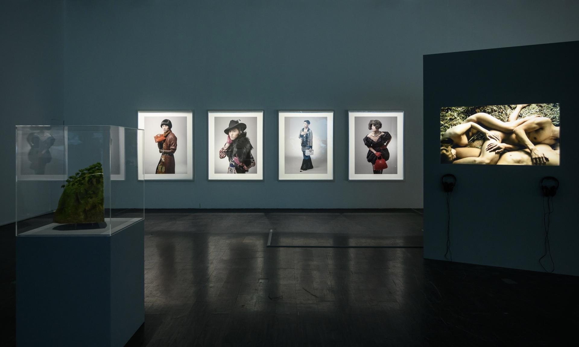 London Design Awards Winner - Dual Exhibitions: Chrono-contemporary & Entrance by Evidence