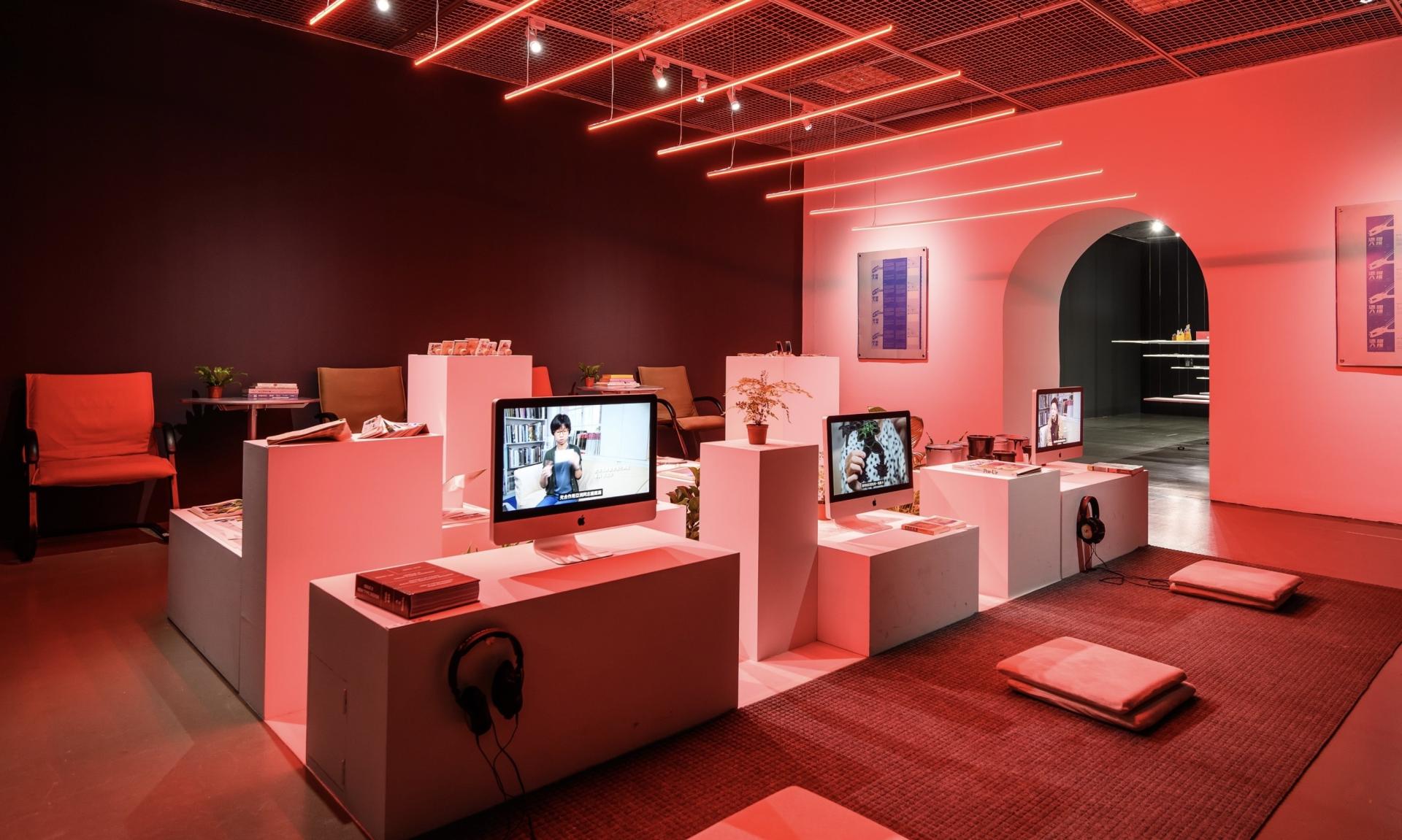 London Design Awards Winner - Dual Exhibitions: Chrono-contemporary & Entrance by Evidence