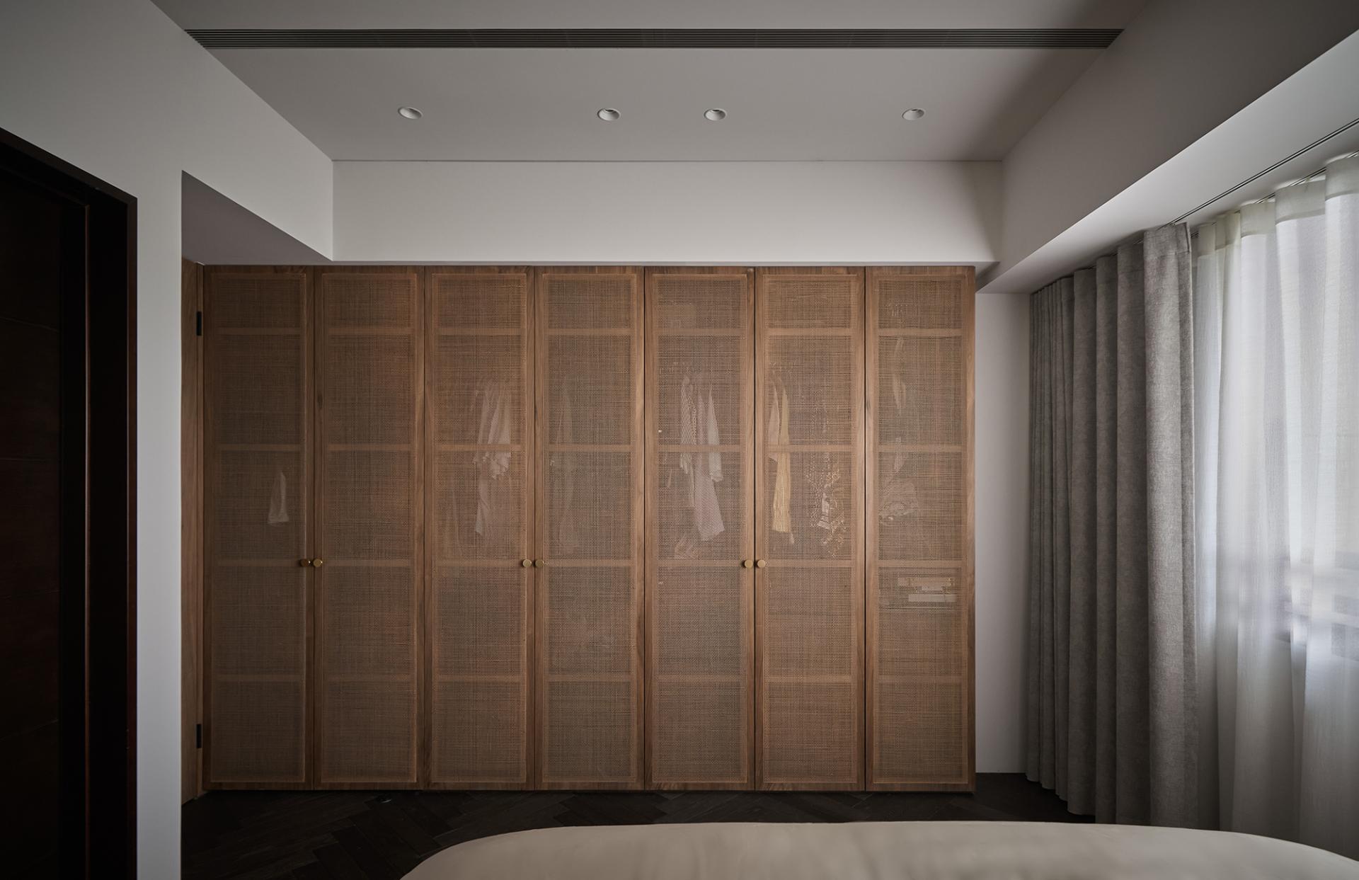 London Design Awards Winner - Wooden Beams, Bright Dreams
