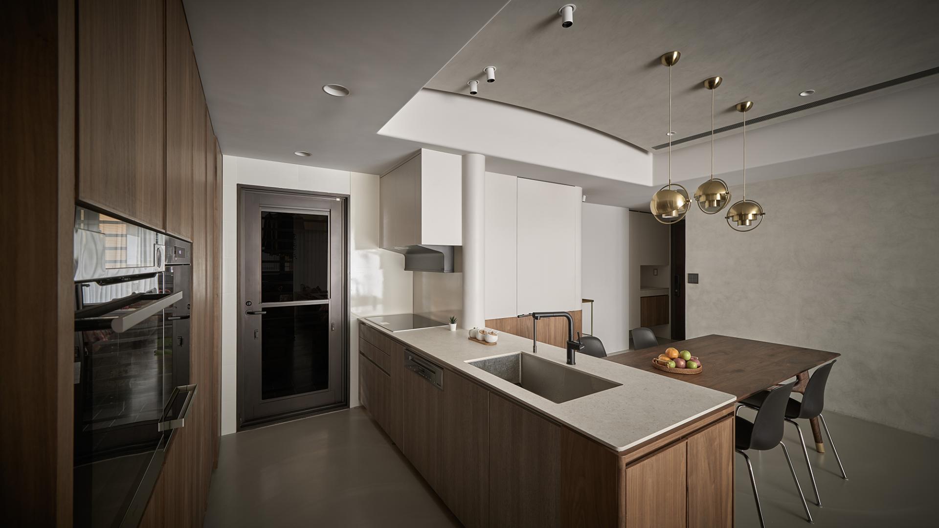 London Design Awards Winner - Wooden Beams, Bright Dreams