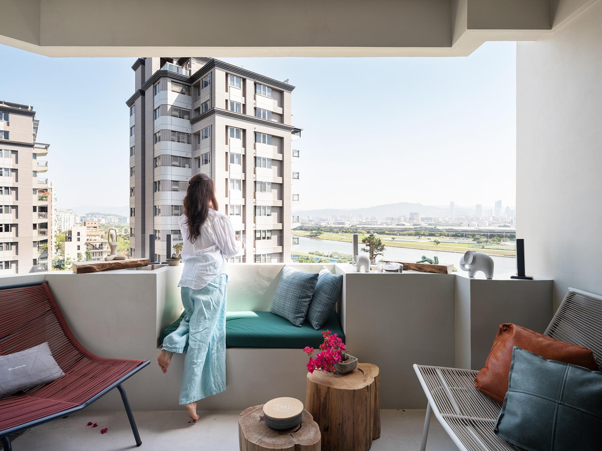 London Design Awards Winner - Luminous Green Haven