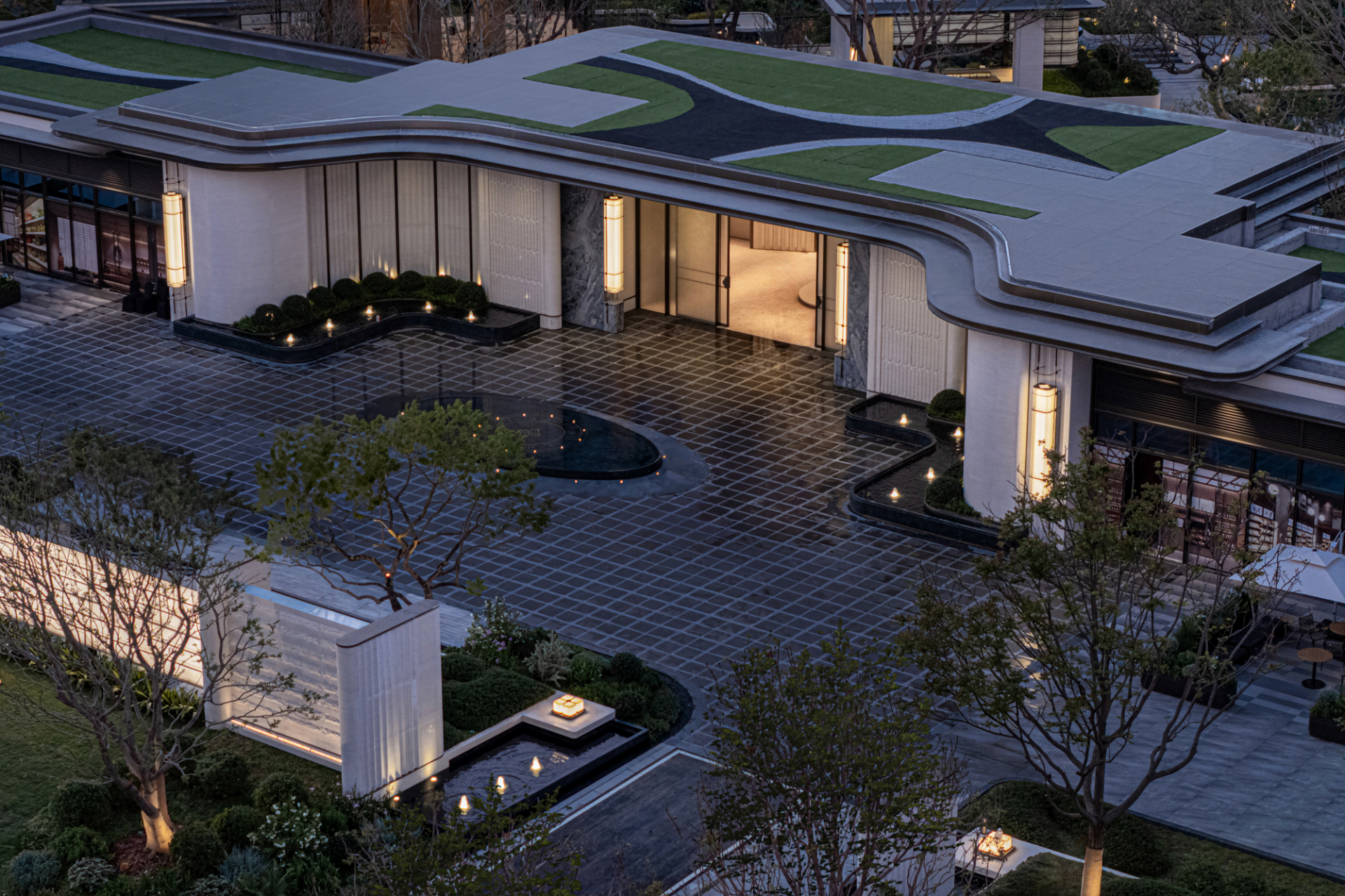 London Design Awards Winner - CENTRAL THRONE