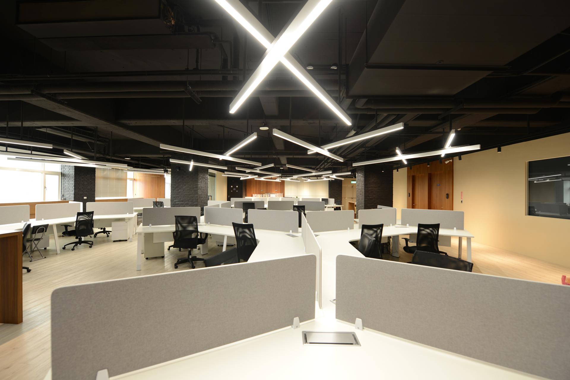 London Design Awards Winner - Brightek Optoelectronics Office