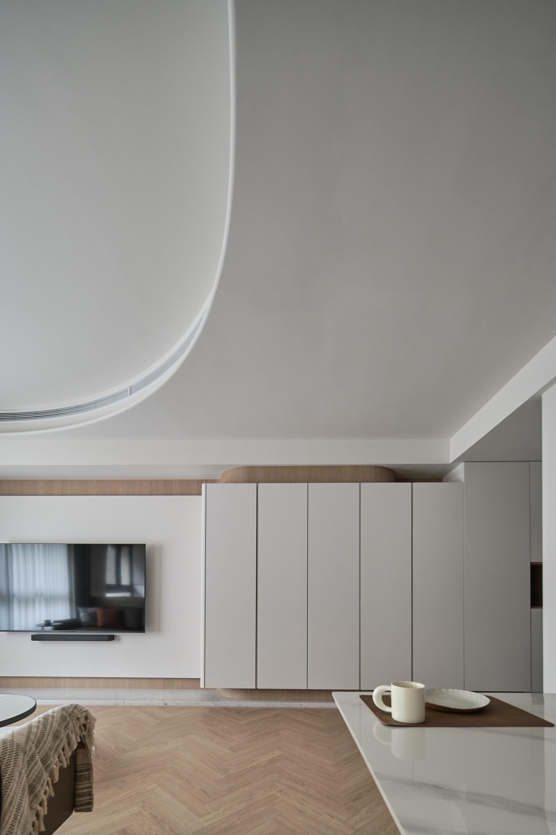 London Design Awards Winner - Dawn's Curved Whisper
