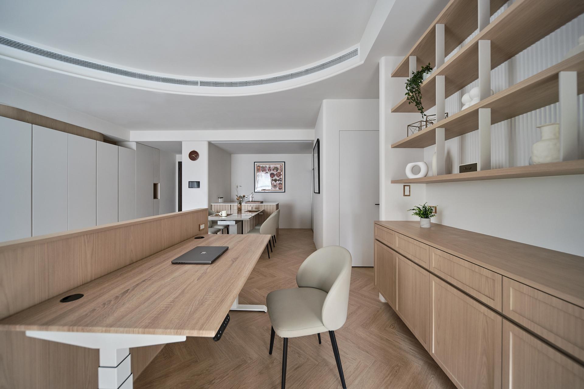 London Design Awards Winner - Dawn's Curved Whisper