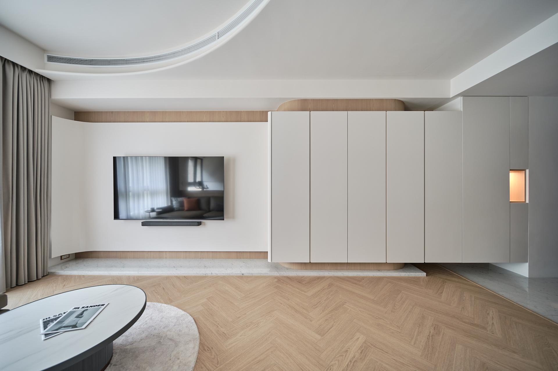London Design Awards Winner - Dawn's Curved Whisper