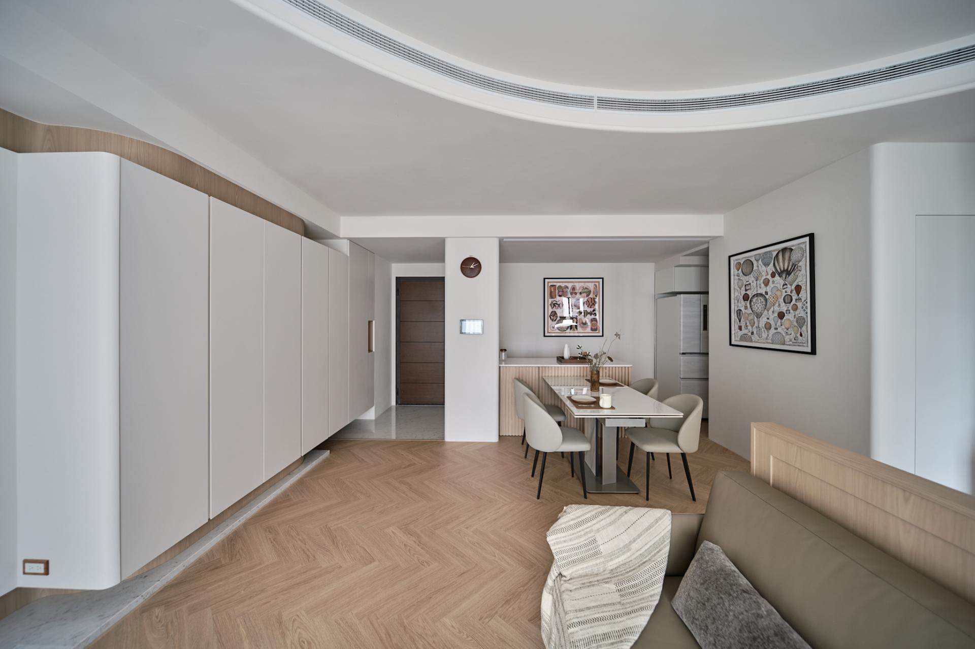London Design Awards Winner - Dawn's Curved Whisper