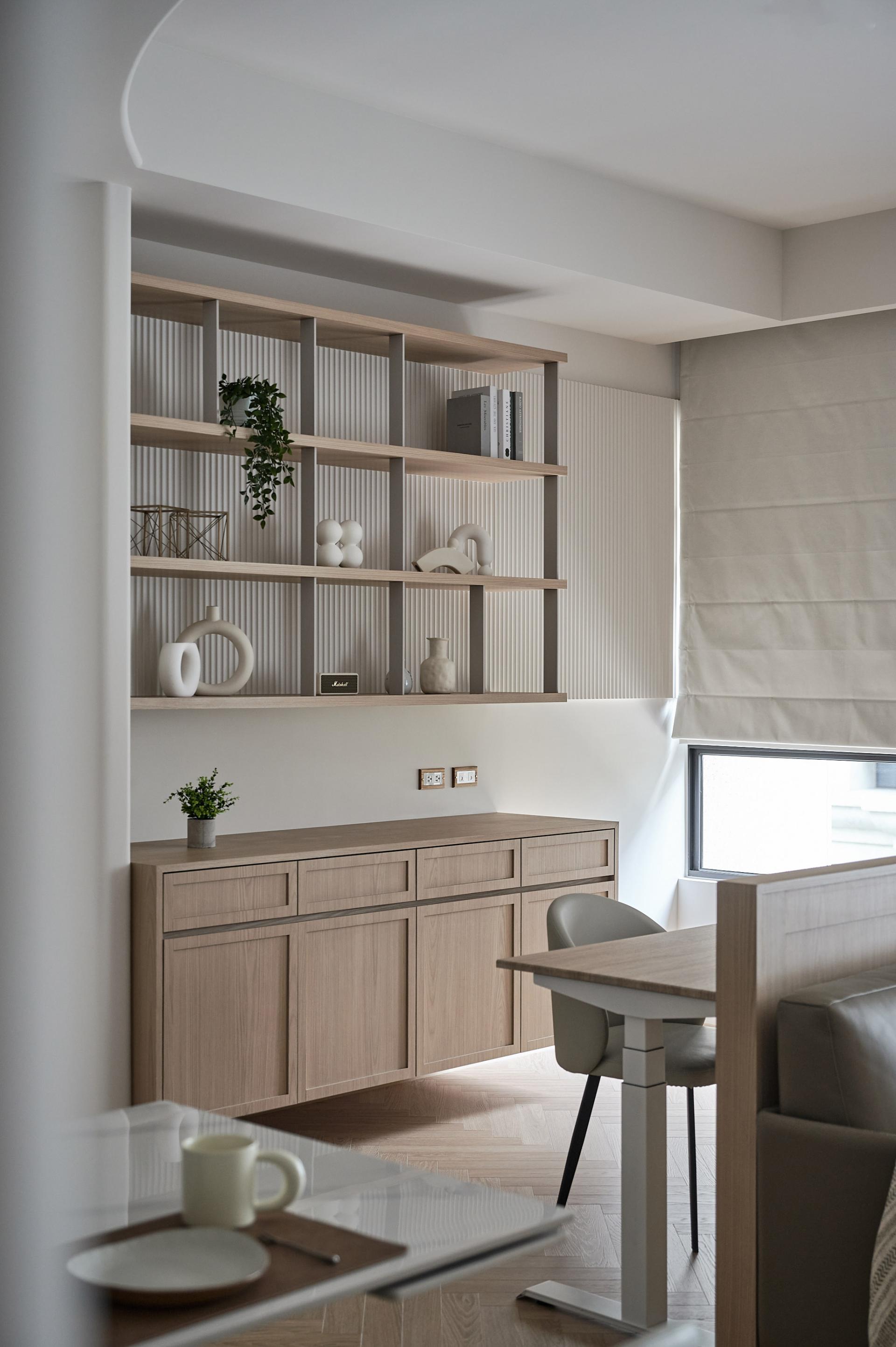 London Design Awards Winner - Dawn's Curved Whisper