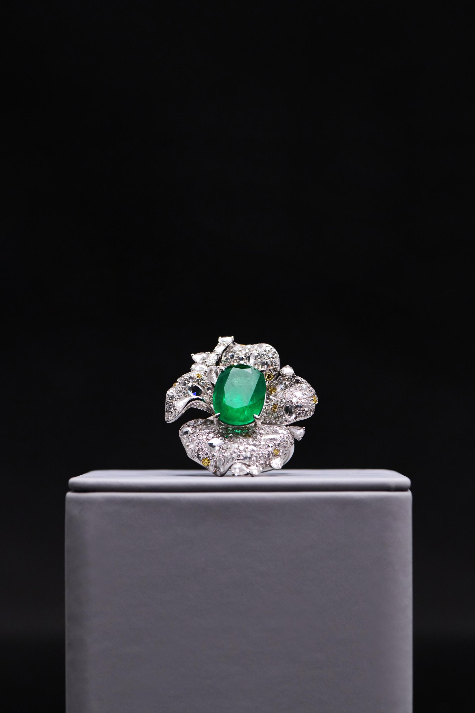 London Design Awards Winner - Emerald Collection: Floral Elegance Treasures