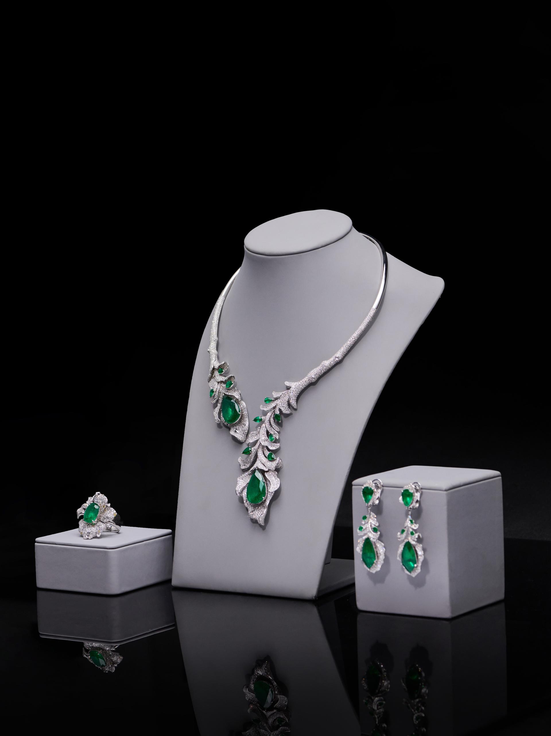 London Design Awards Winner - Emerald Collection: Floral Elegance Treasures