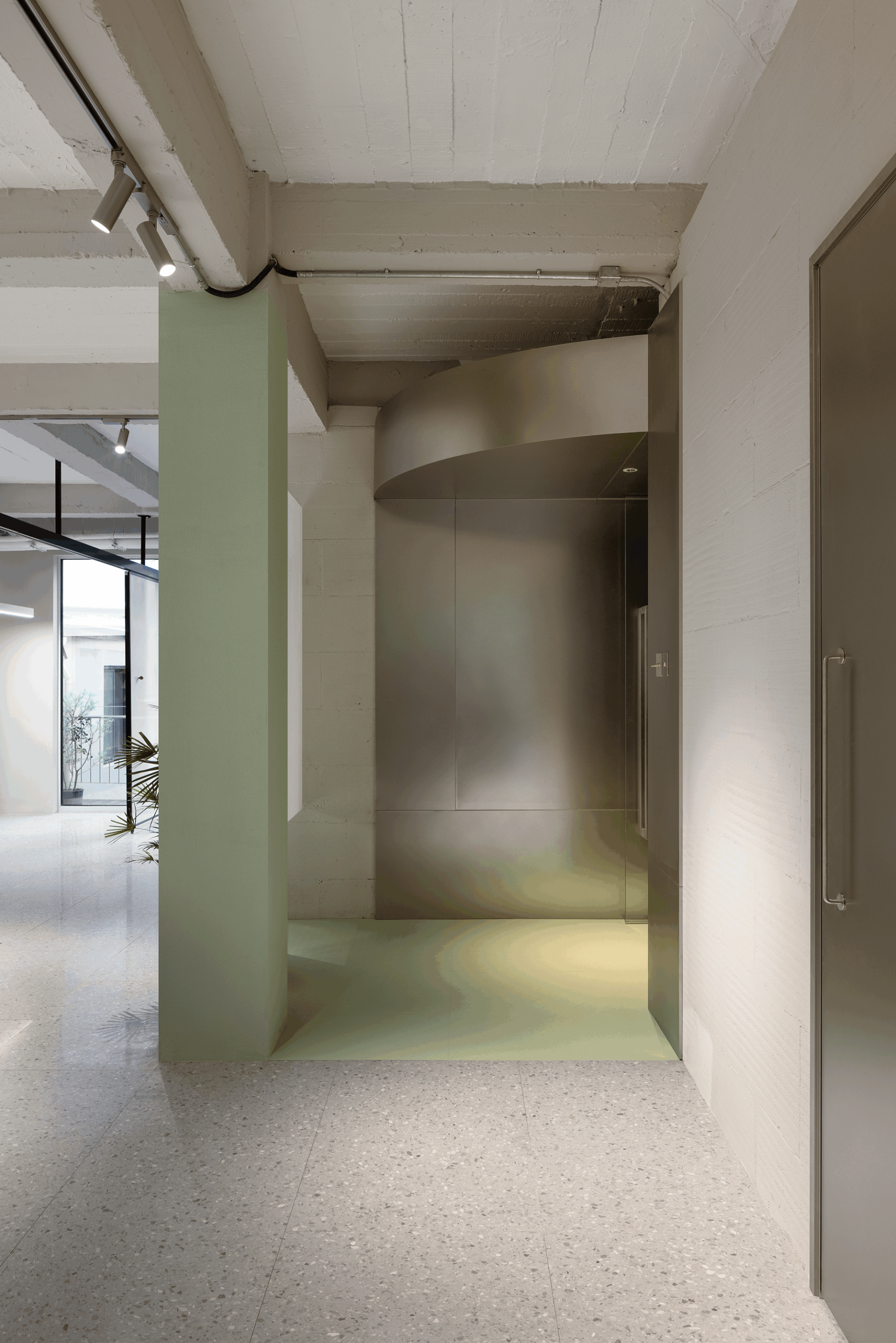 London Design Awards Winner - Health & Beauty Office Space