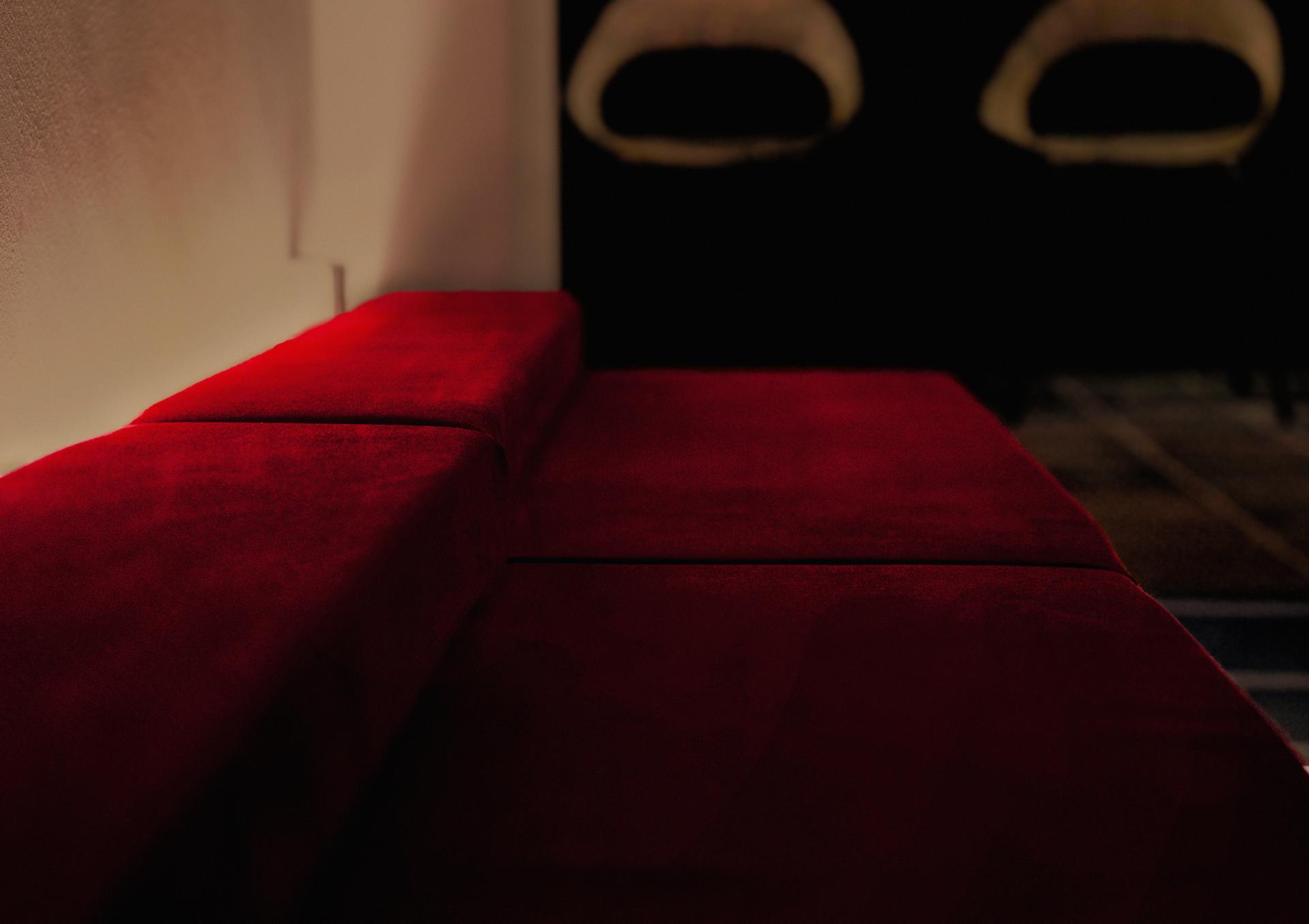 London Design Awards Winner - POPPY Lounge 