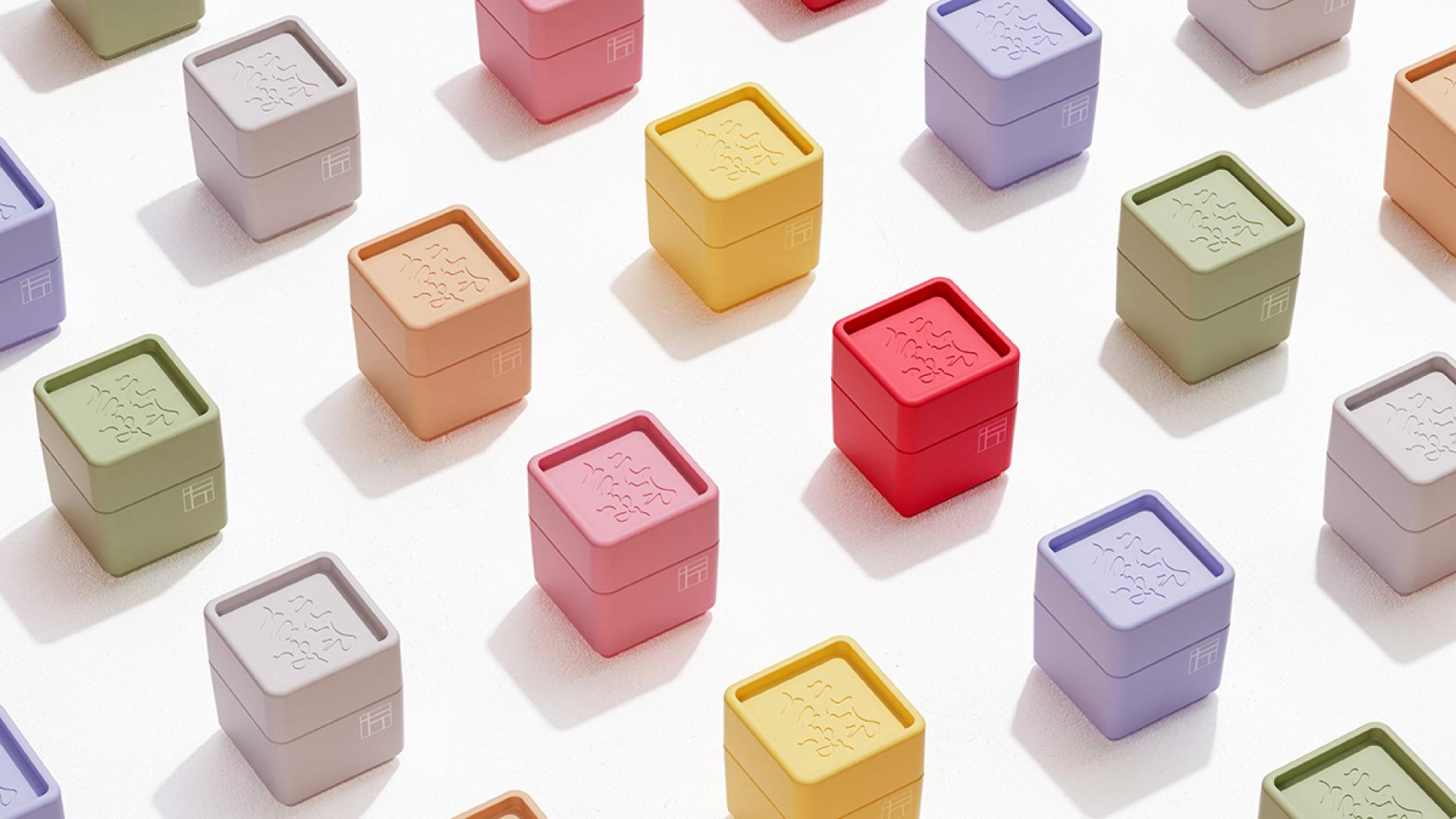 London Design Awards Winner - Yuan Qi Zhao Huan Energy Evoker Square Box