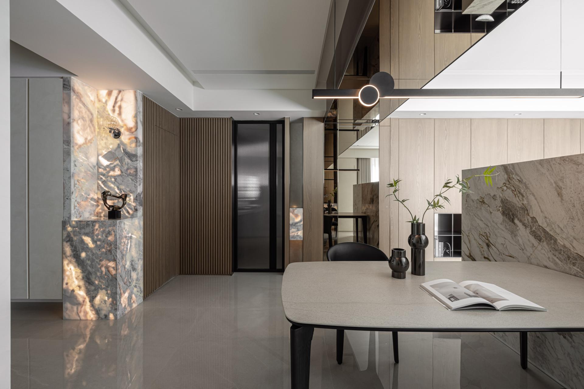 London Design Awards Winner - Luminous Eclipse