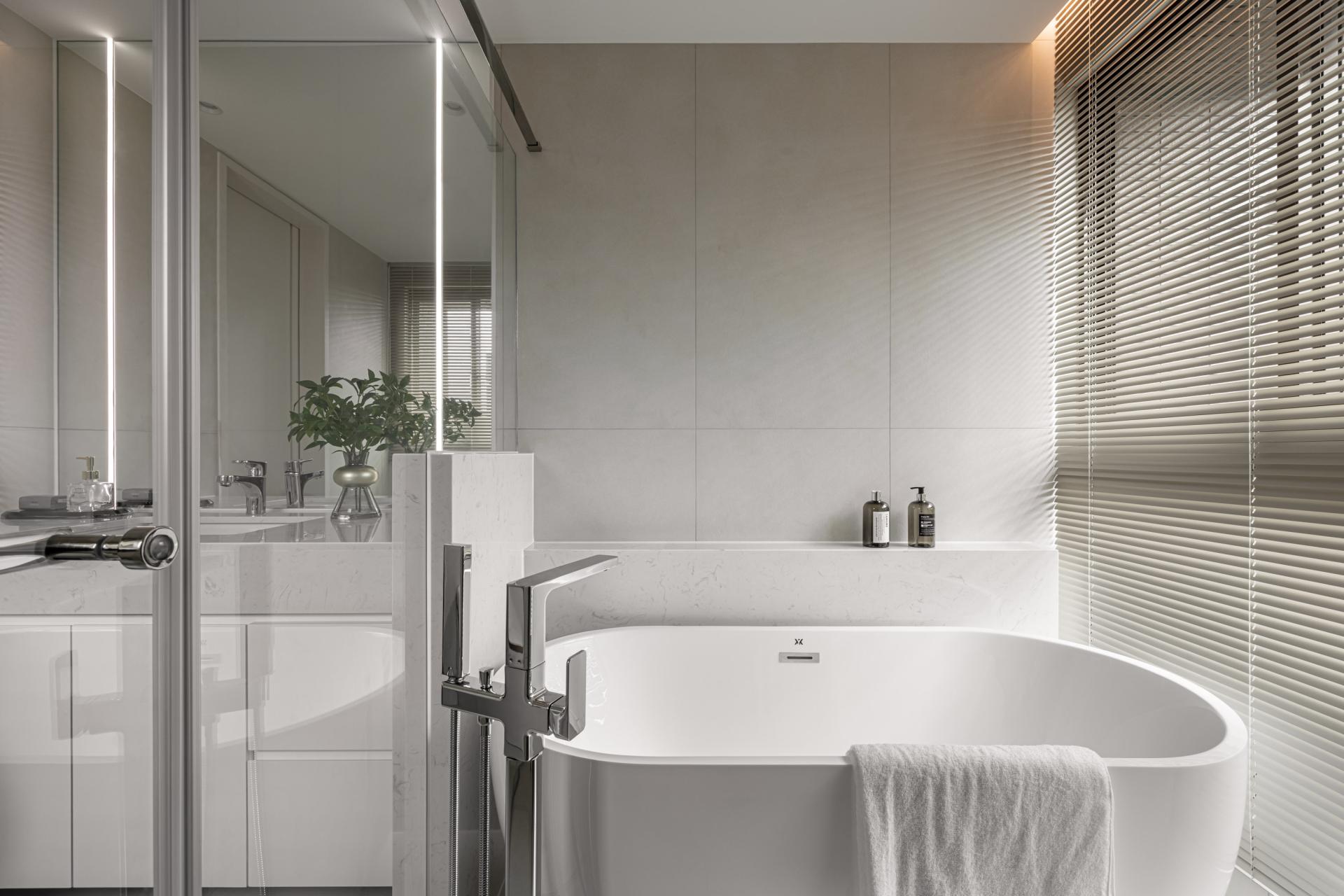 London Design Awards Winner - Luminous Eclipse