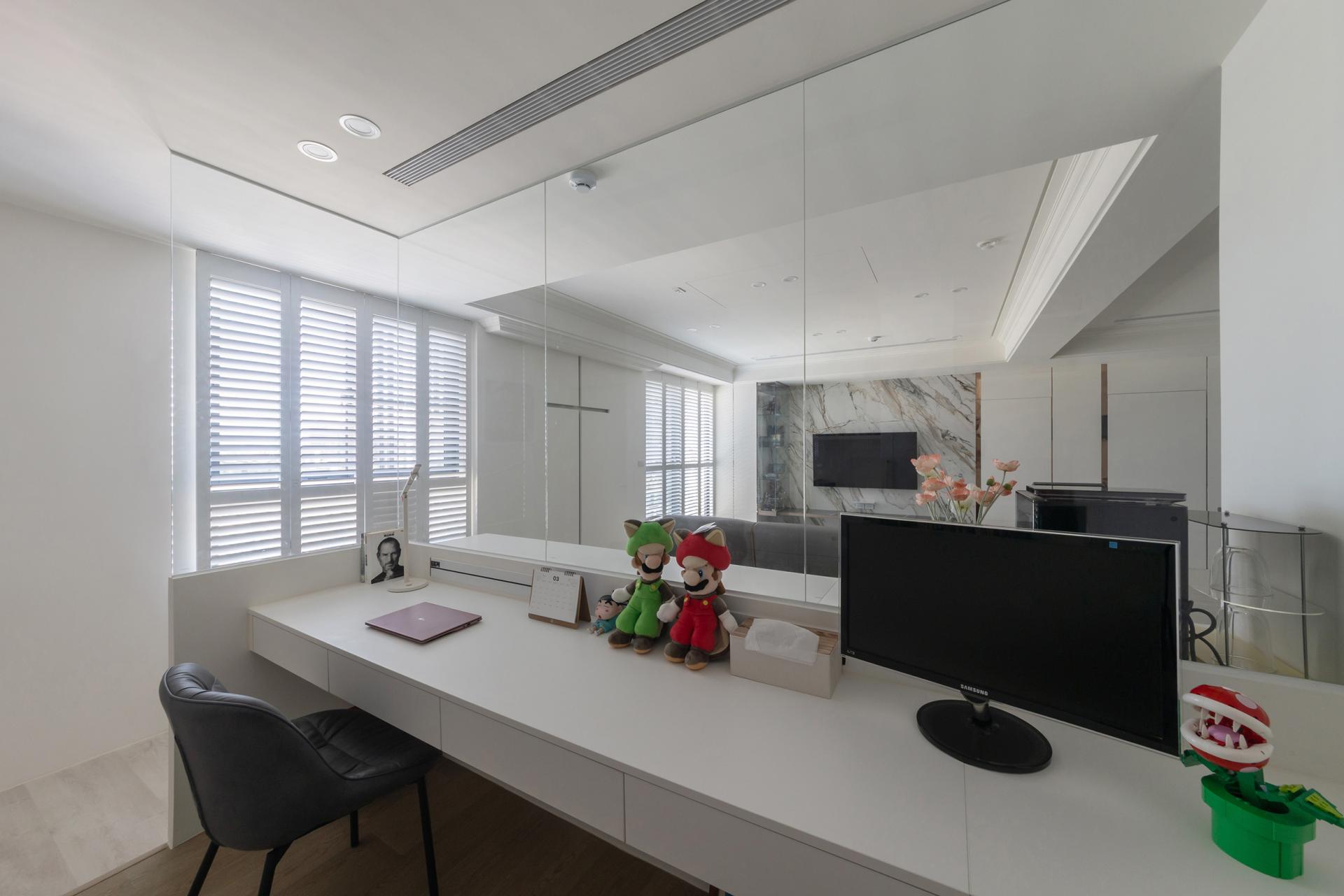London Design Awards Winner - Silent Gloria