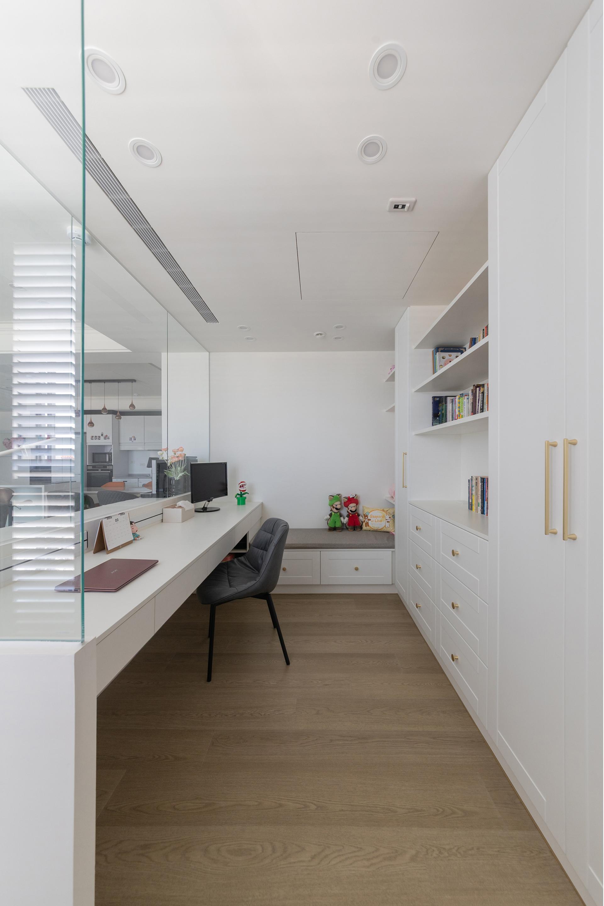 London Design Awards Winner - Silent Gloria