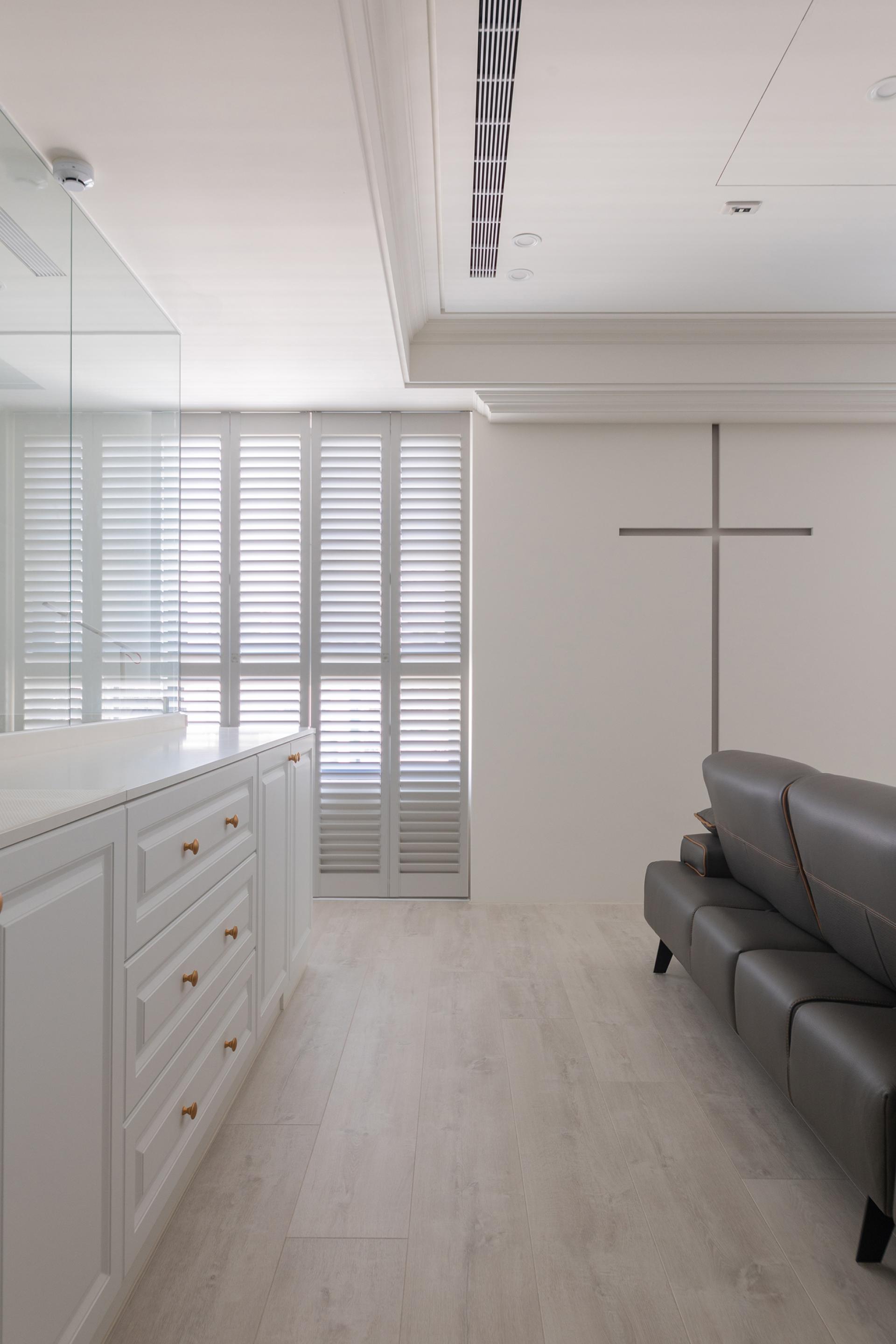 London Design Awards Winner - Silent Gloria