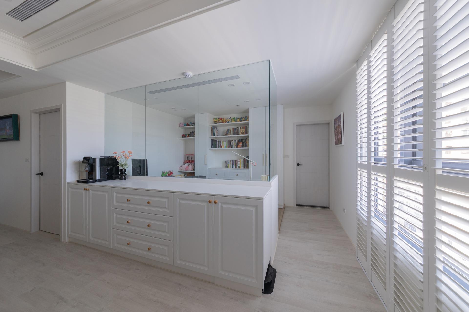 London Design Awards Winner - Silent Gloria