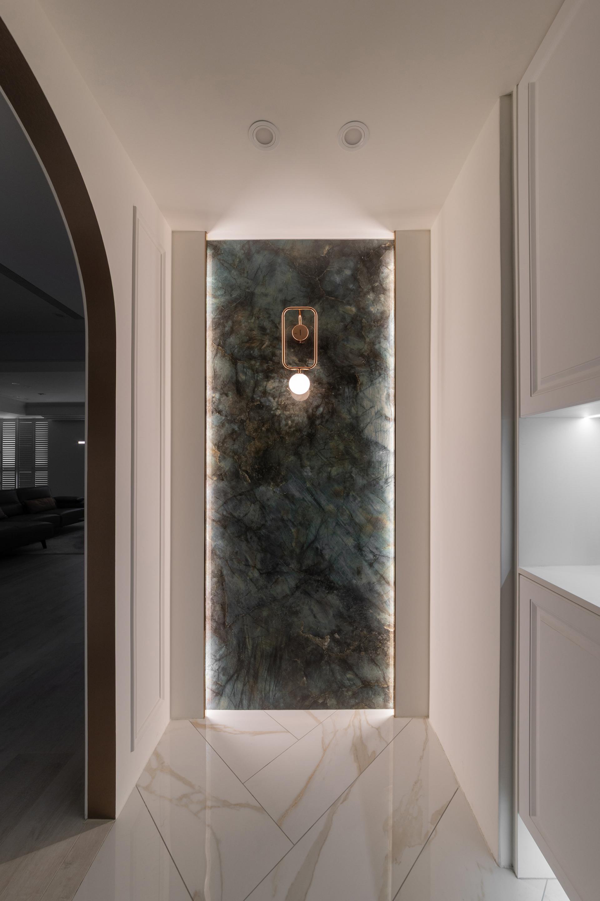 London Design Awards Winner - Silent Gloria