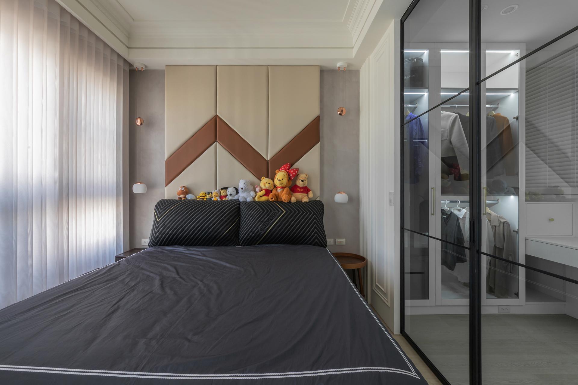London Design Awards Winner - Silent Gloria